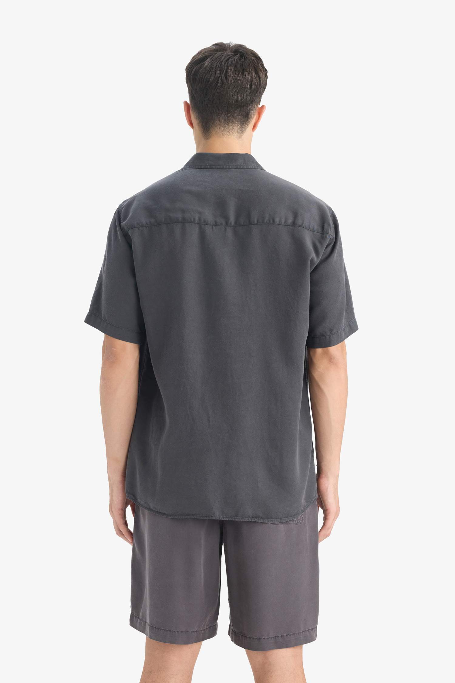 قميص نص ردن قصة عادية