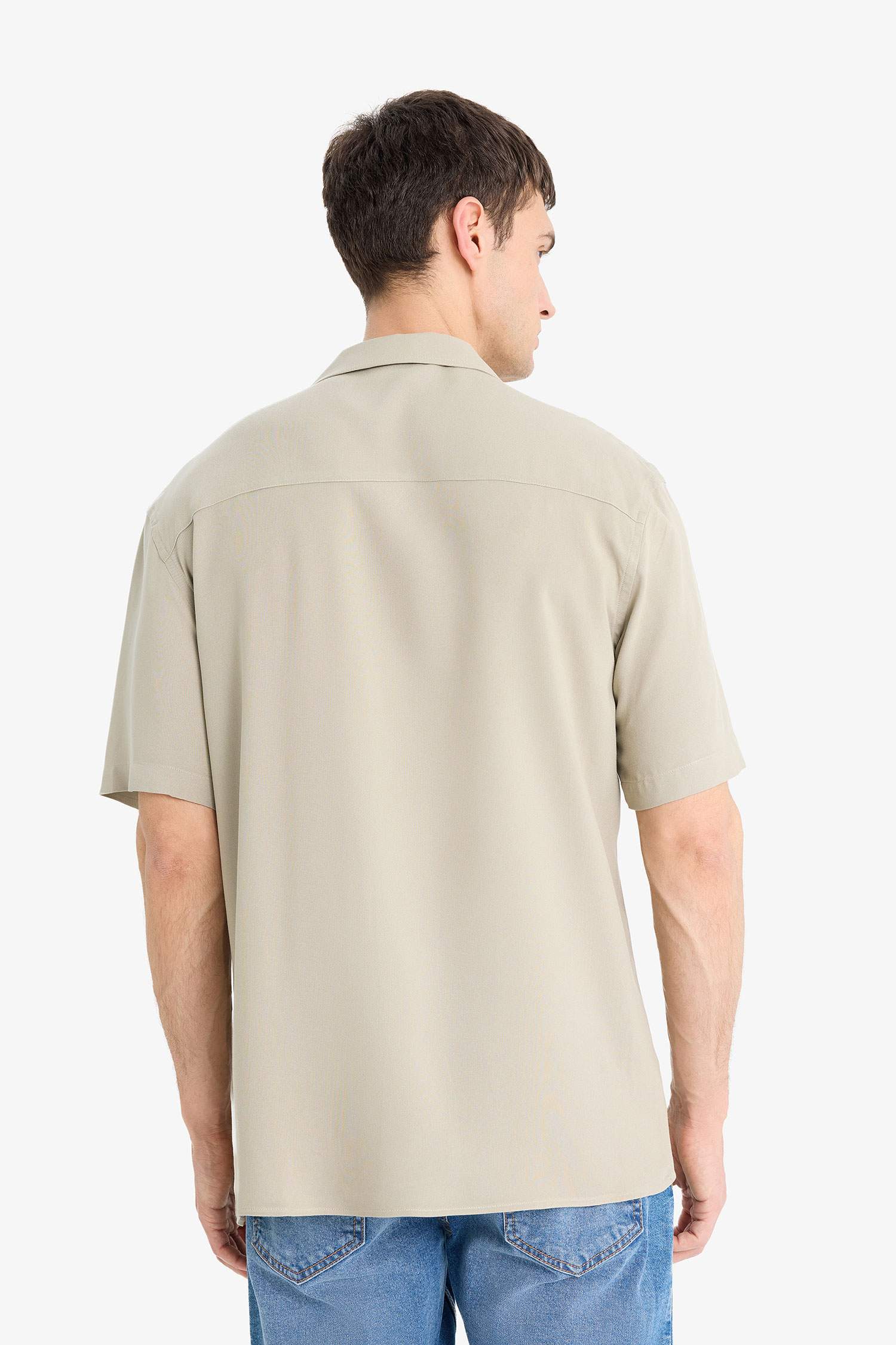 قميص نص كم قصة عادية