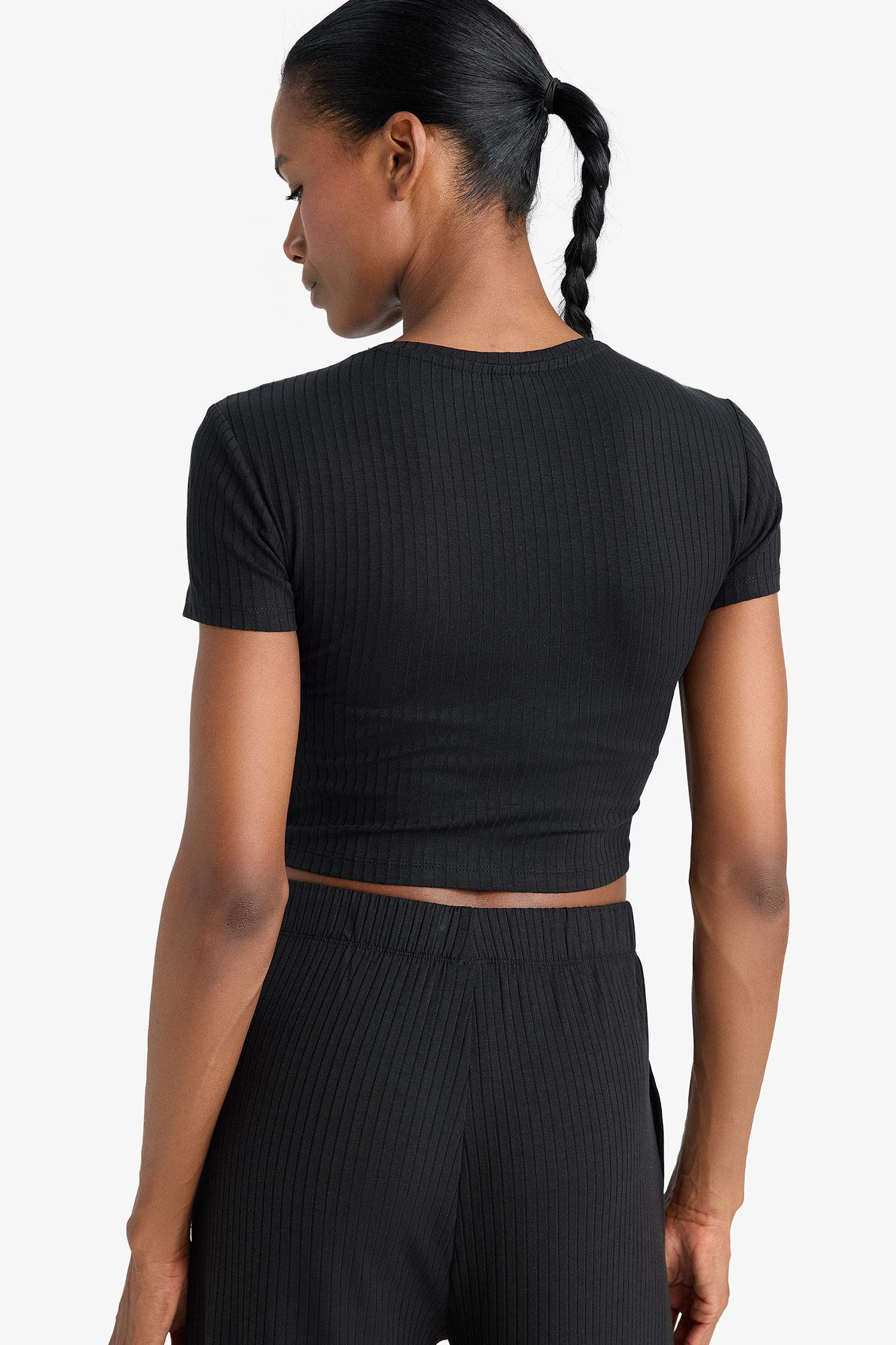 تيشيرت رياضي نص كم برقبة مستديرة من DeFactoFit