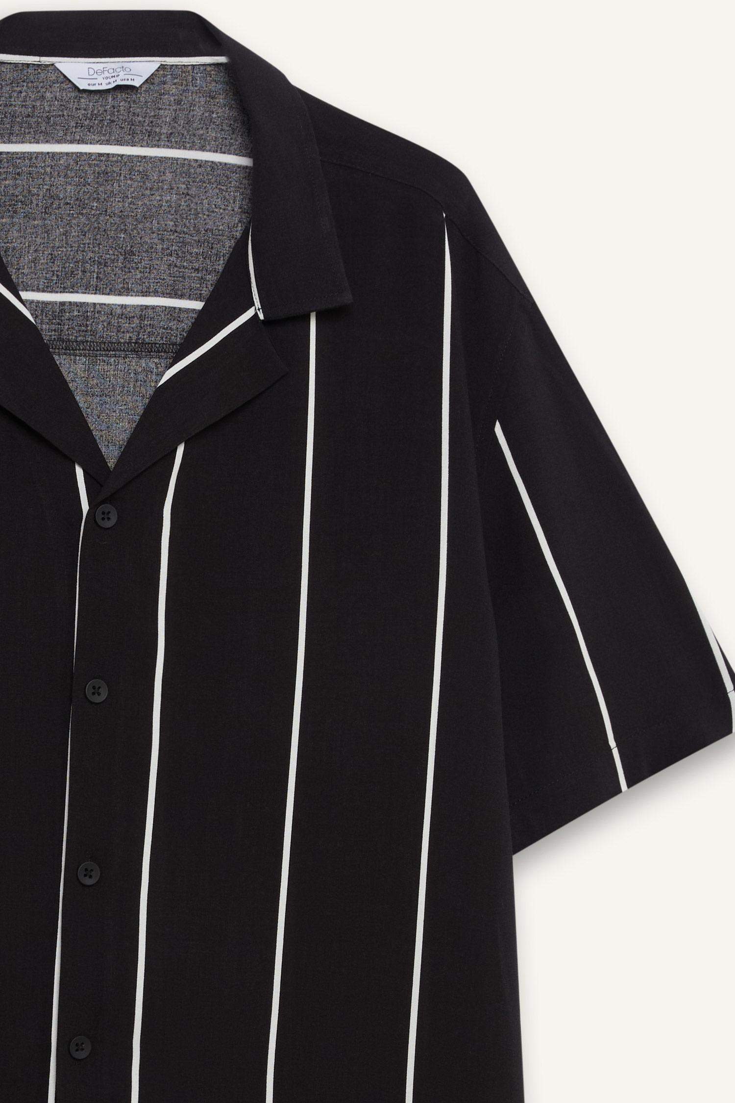 Regular Fit Apaş Yaka Çizgili Yazlık Kısa Kollu Gömlek