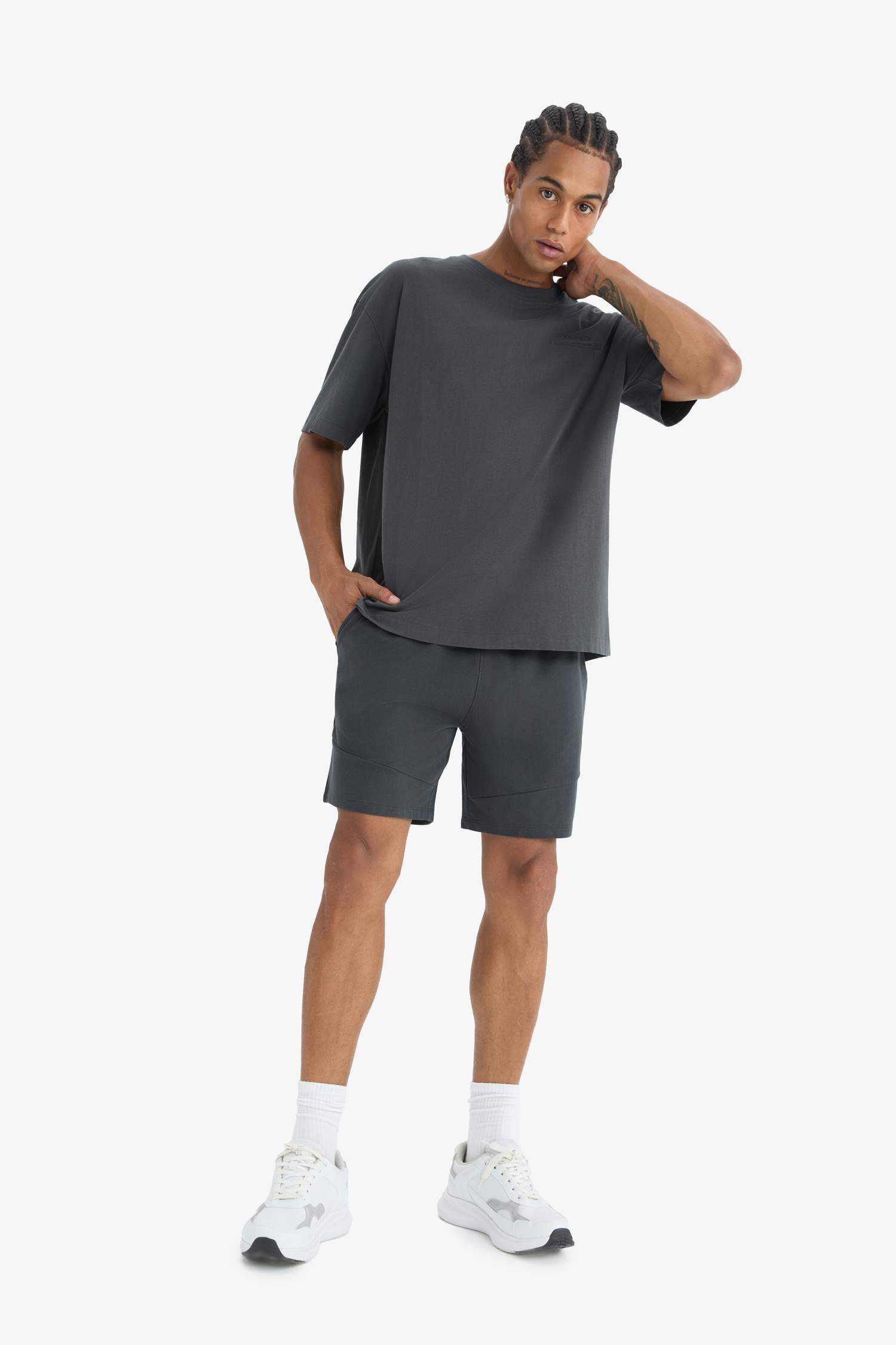 تيشيرت رياضي مطبوع اوفر سايز بياخة مستديرة من DeFactoFit