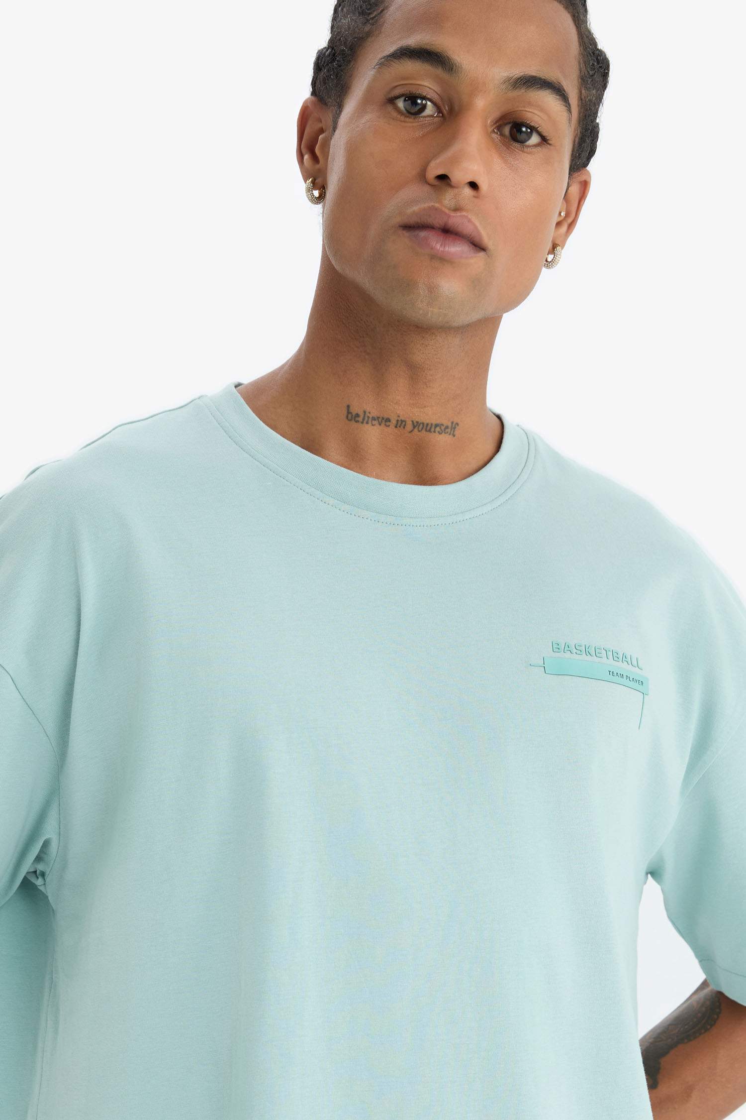 Oversize Geniş Kalıp Bisiklet Yaka Baskılı Sporcu Kısa Kollu Tişört