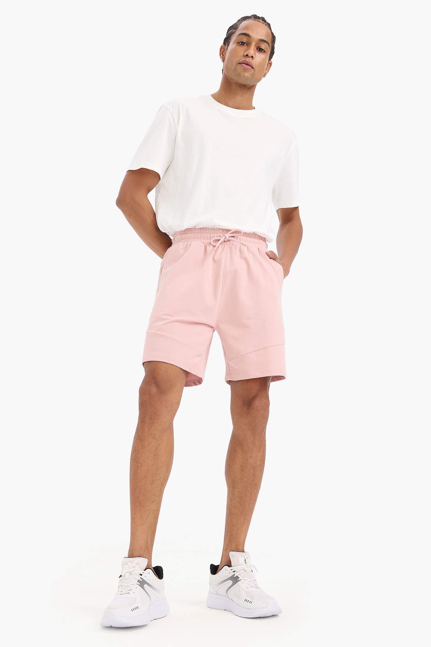 شورت قصير رياضي قصة عادية من DeFactoFit