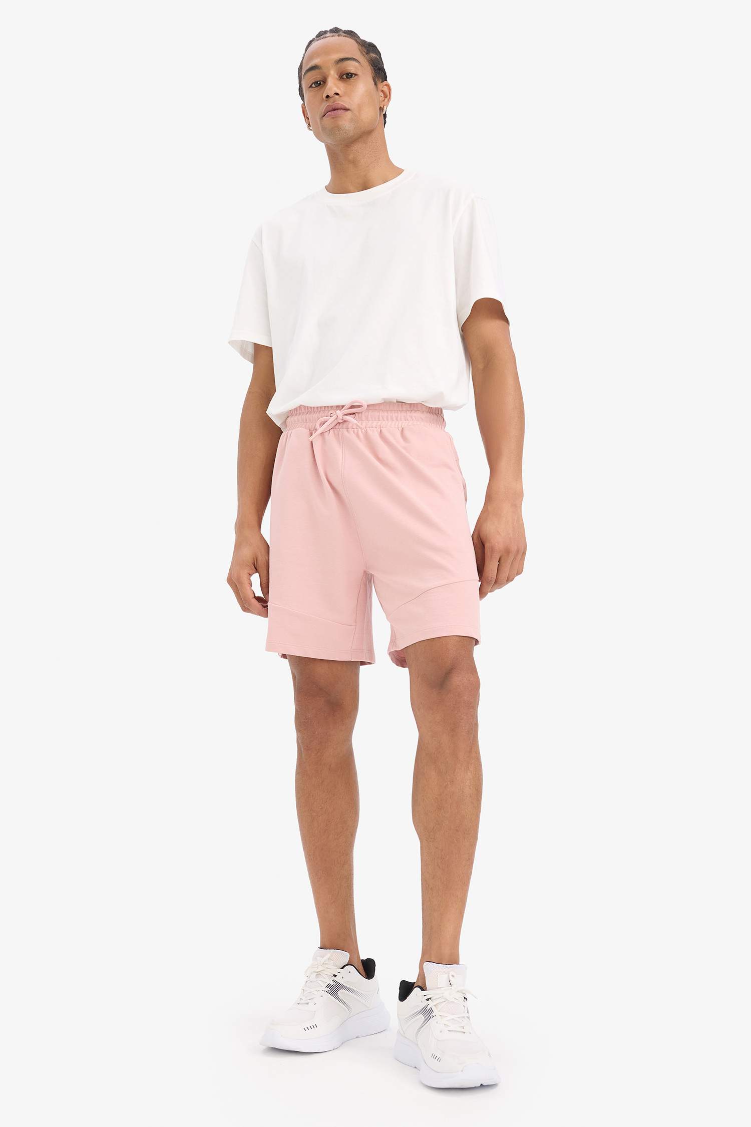 شورت قصير رياضي قصة عادية من DeFactoFit