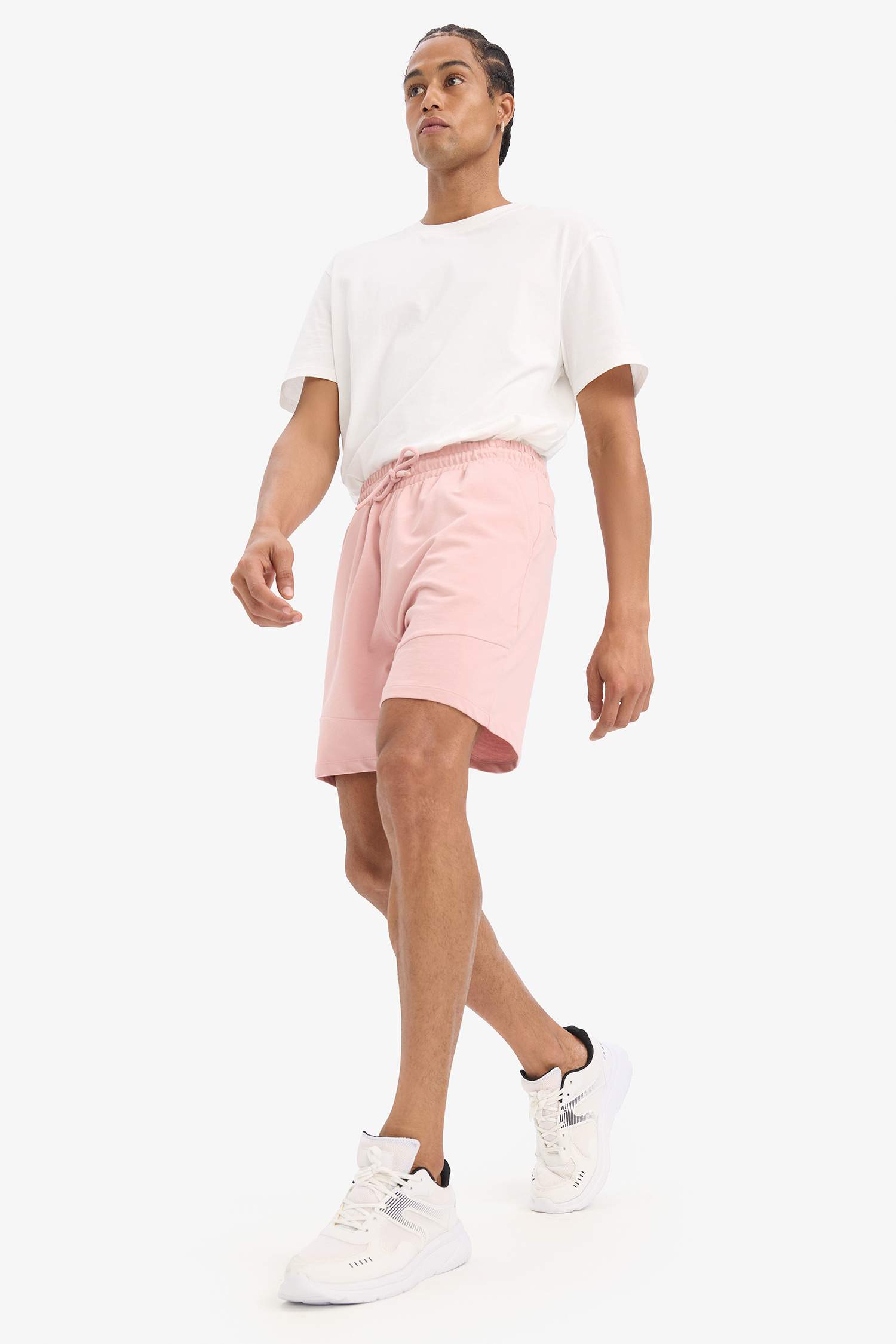 شورت قصير رياضي قصة عادية من DeFactoFit