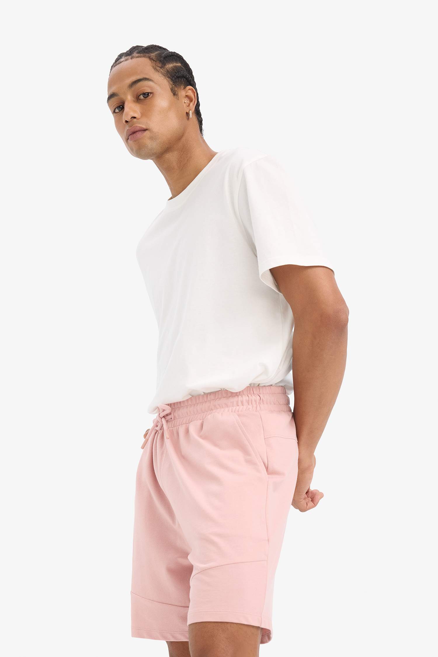 شورت قصير رياضي قصة عادية من DeFactoFit