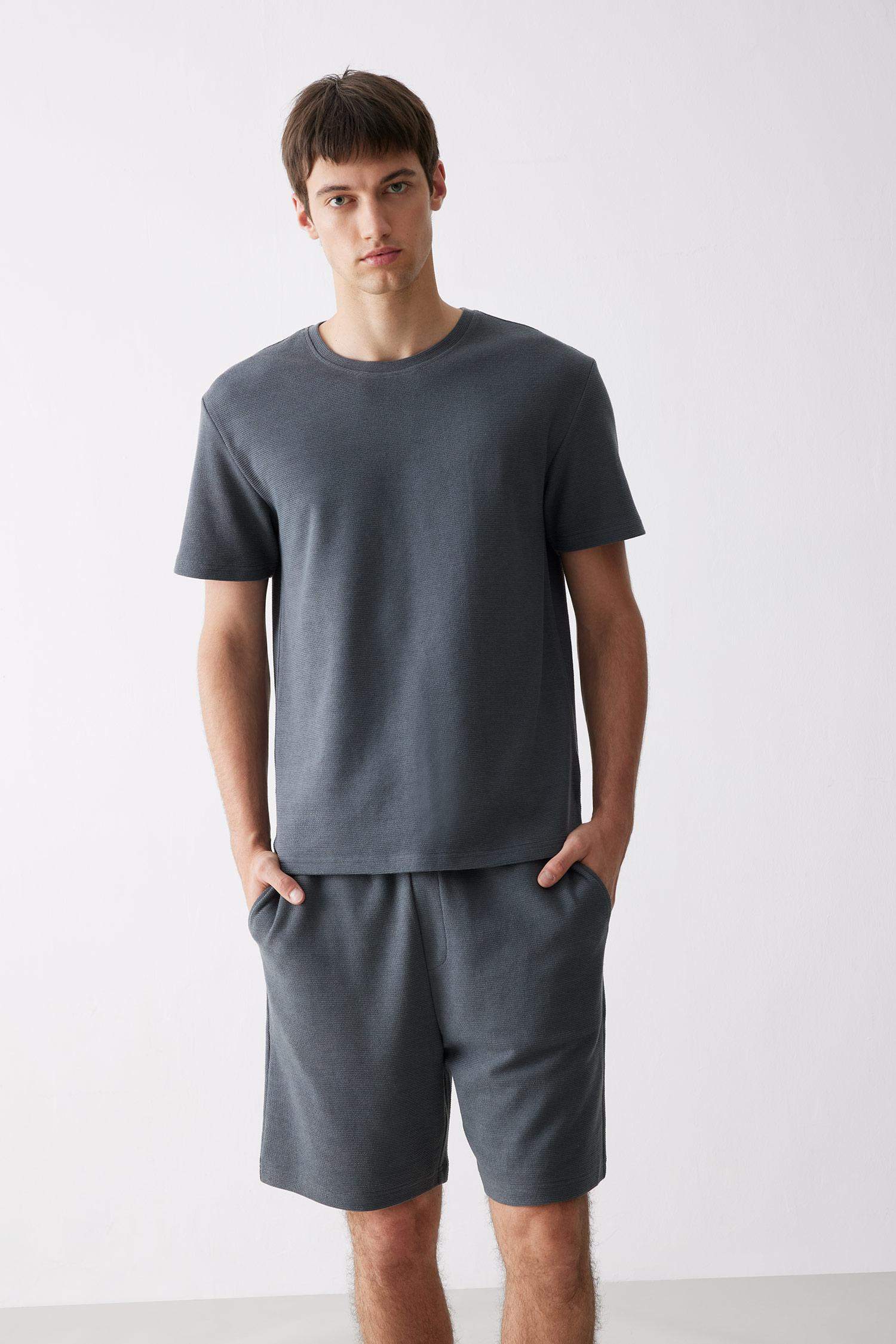 Regular Fit Textured Tie Waist Shorts