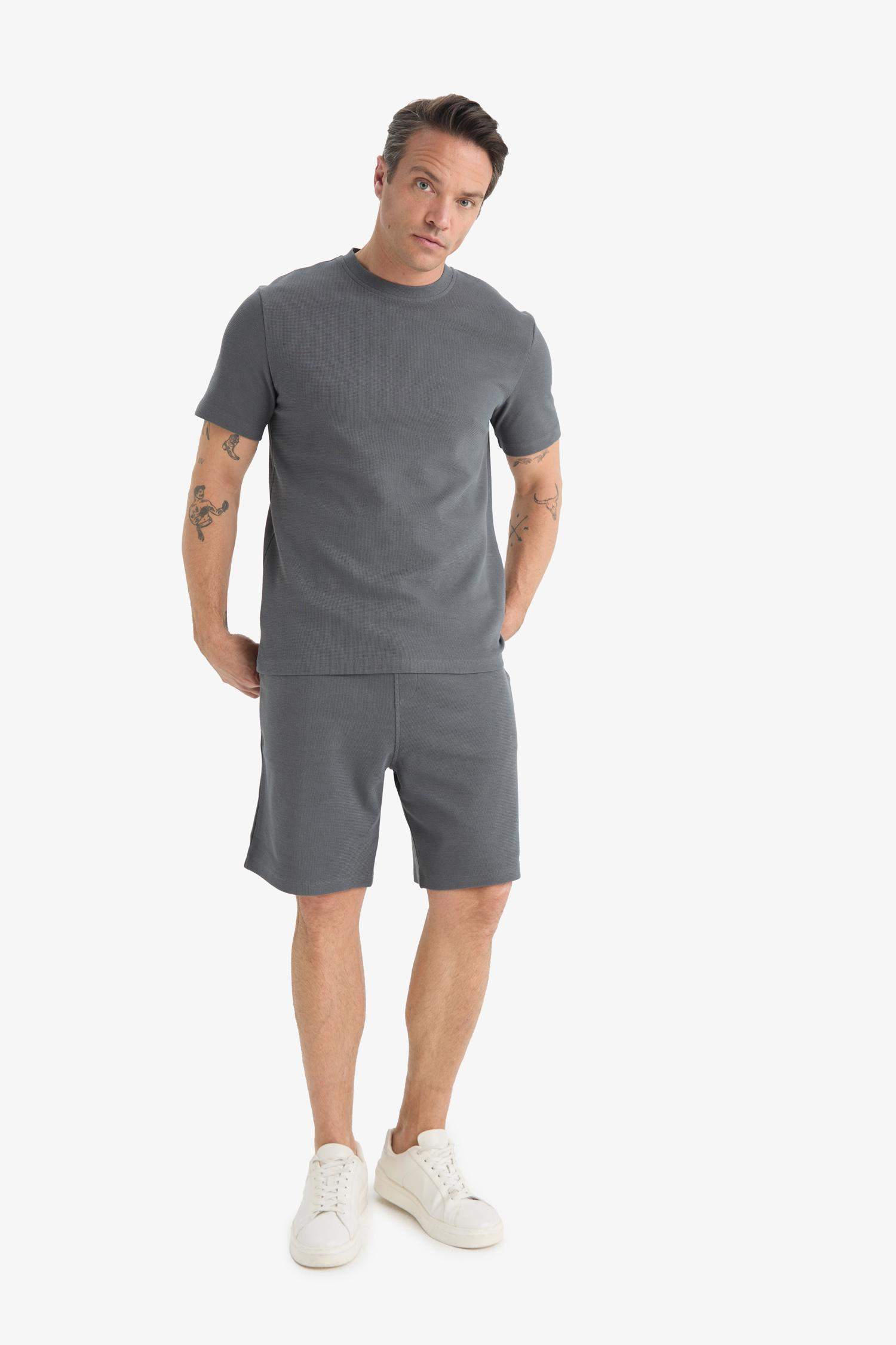 Regular Fit Textured Tie Waist Shorts