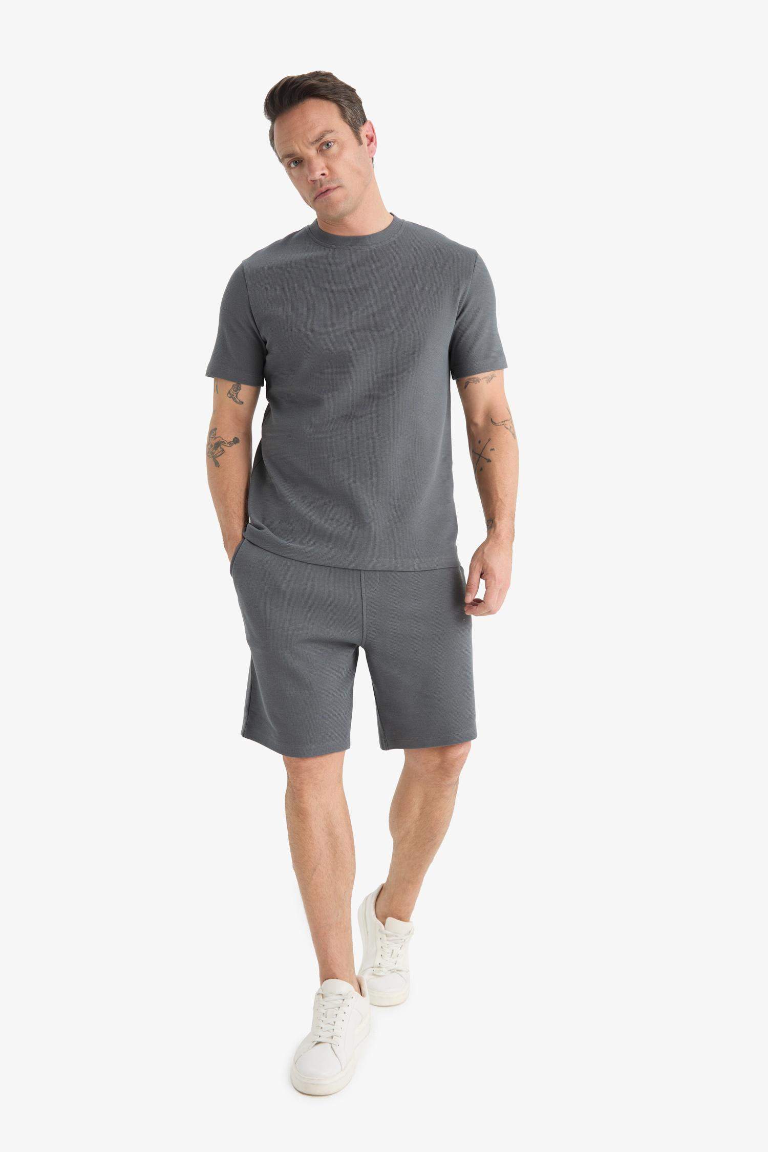 Regular Fit Textured Tie Waist Shorts