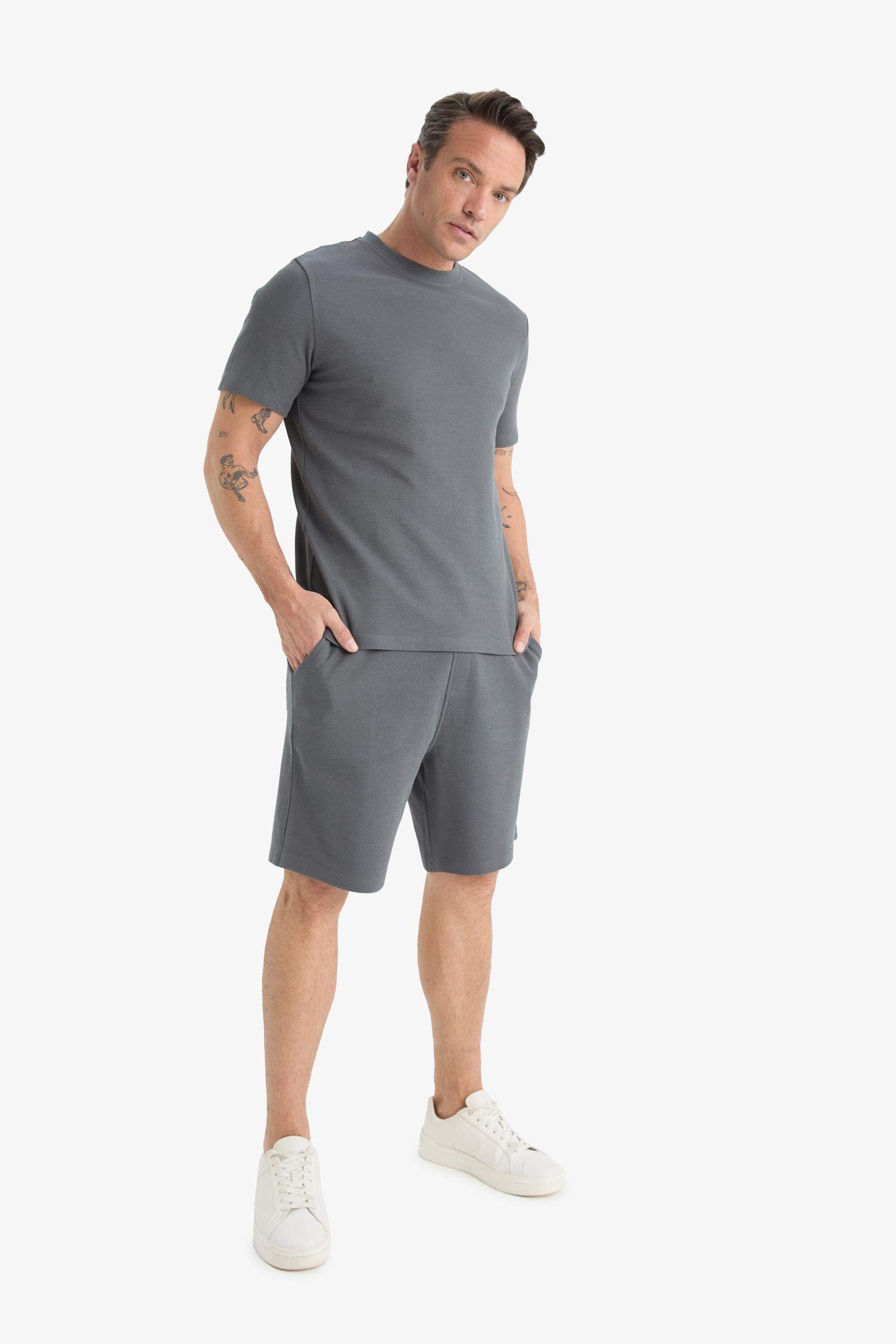 Regular Fit Textured Tie Waist Shorts
