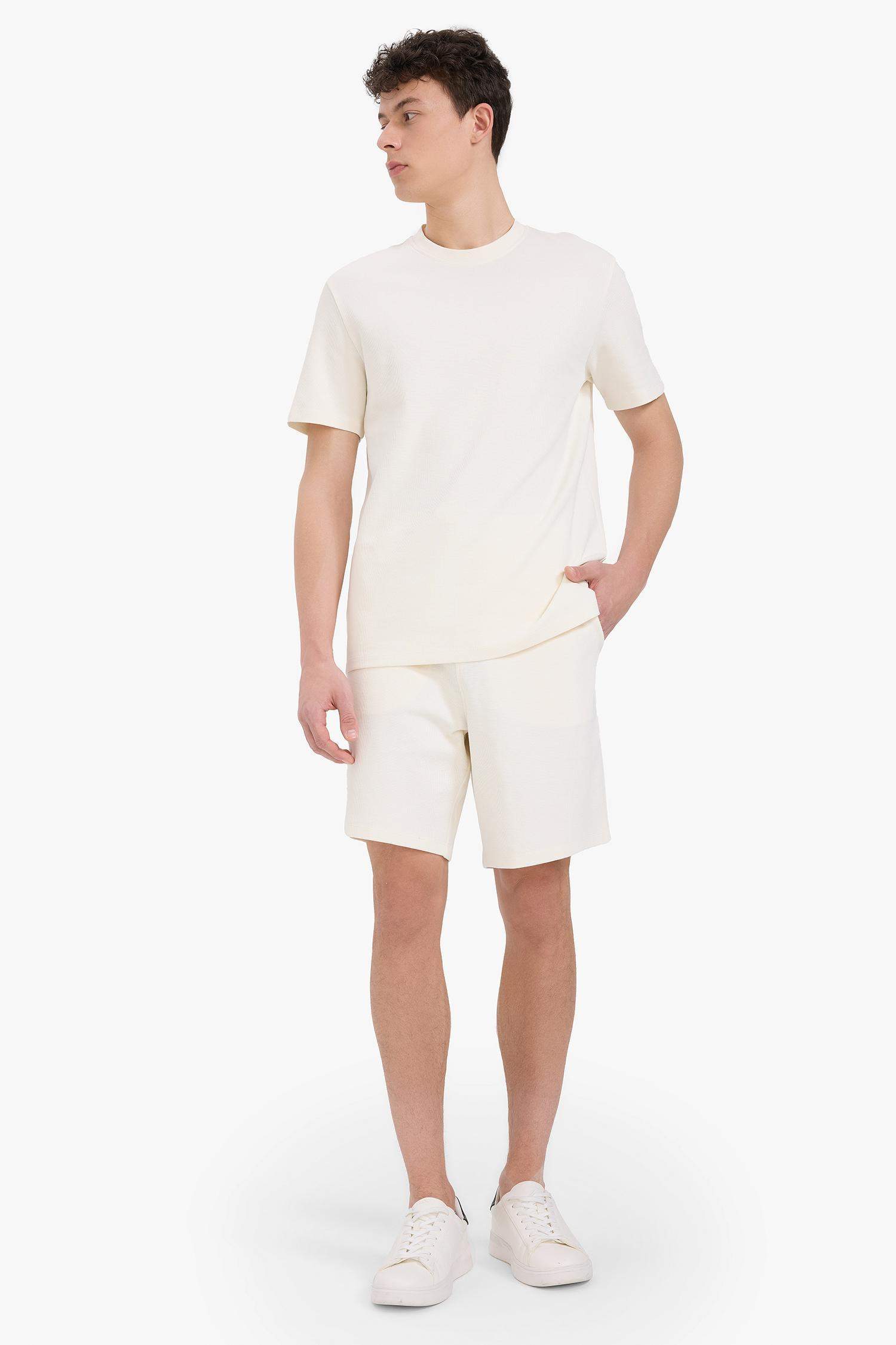 Regular Fit Dokulu Beli Bağcıklı Şort