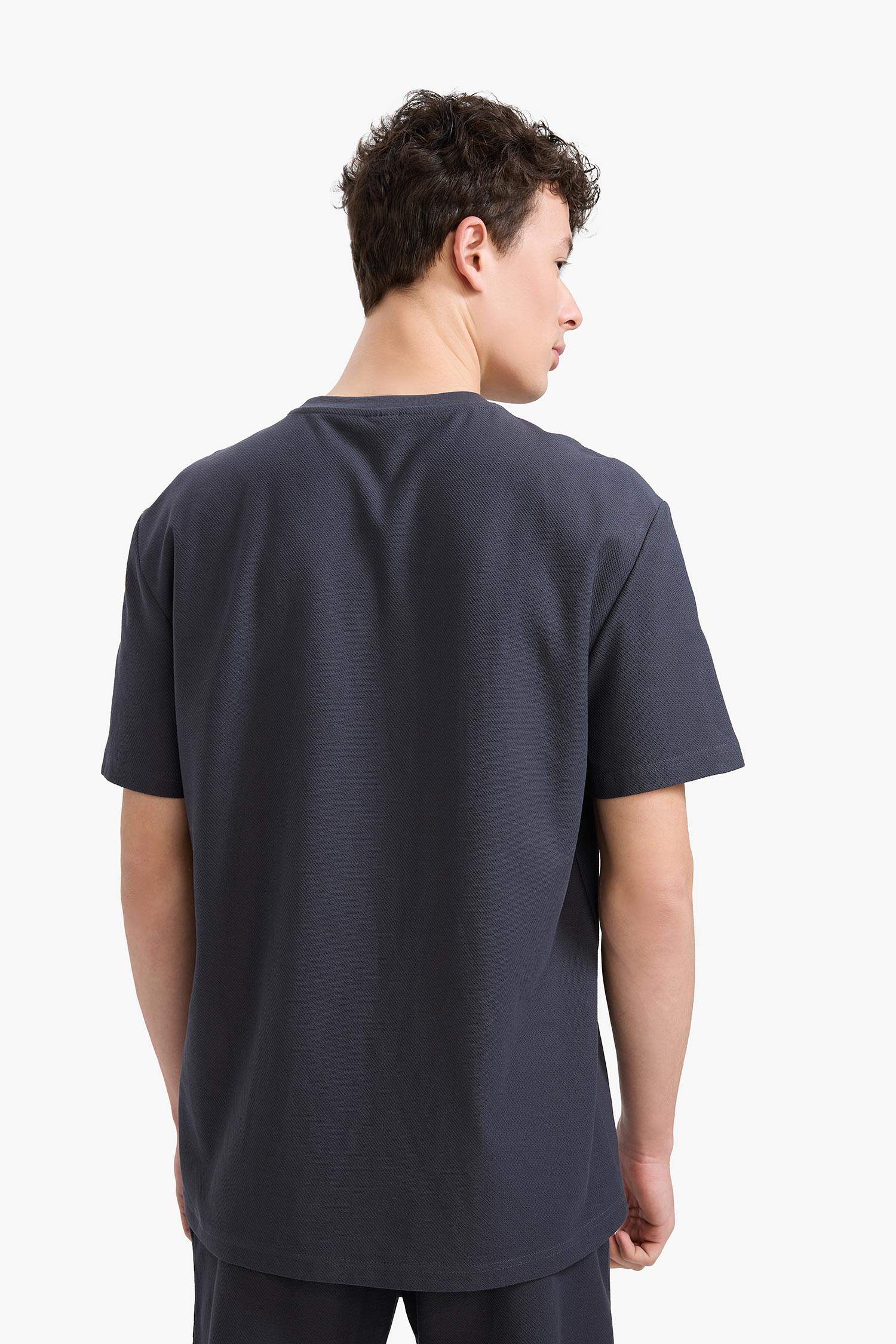 تيشيرت قطن قصة عادية برقبة مستديرة