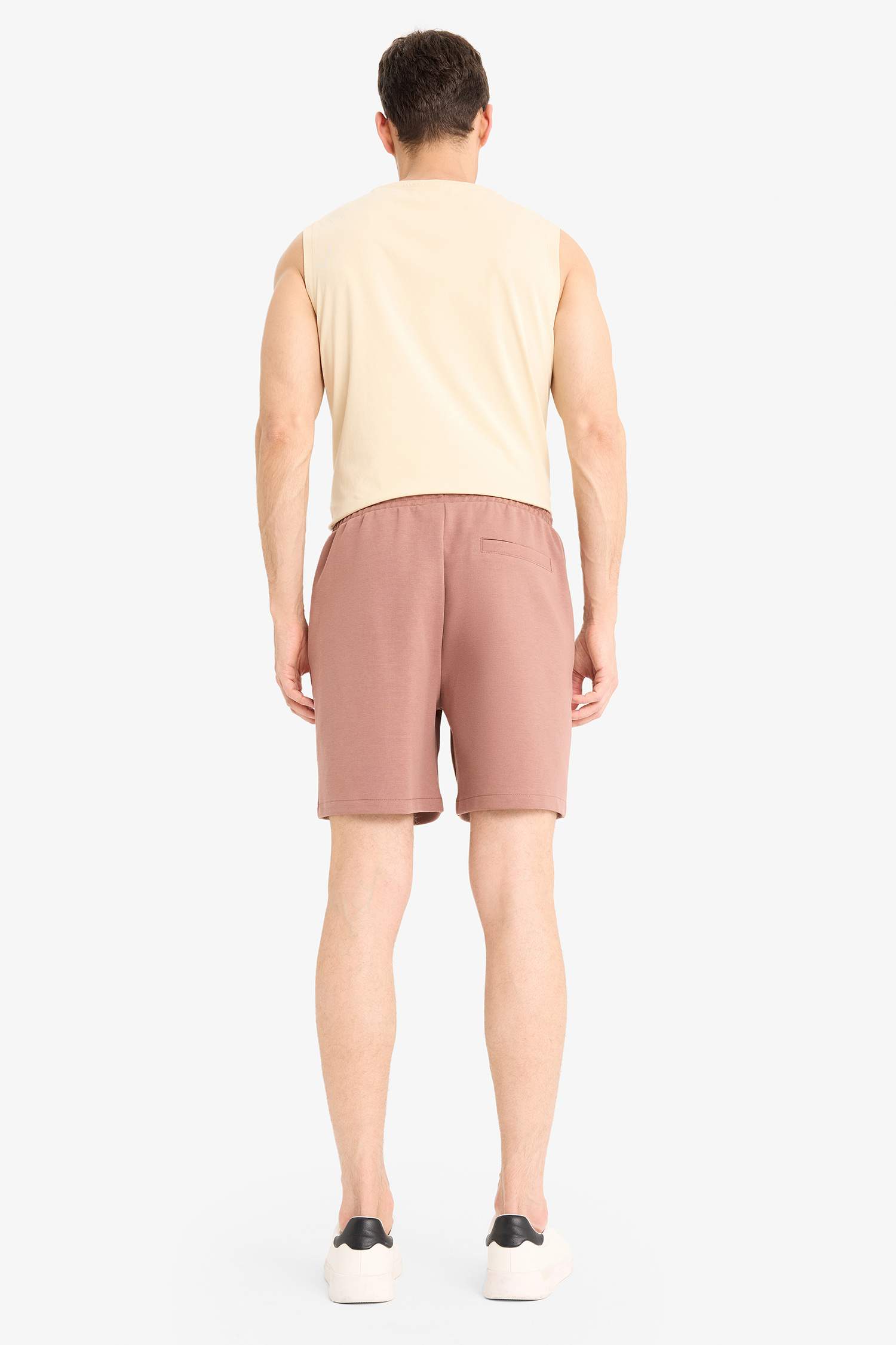 شورت بيزك سادة قصة عادية برباط