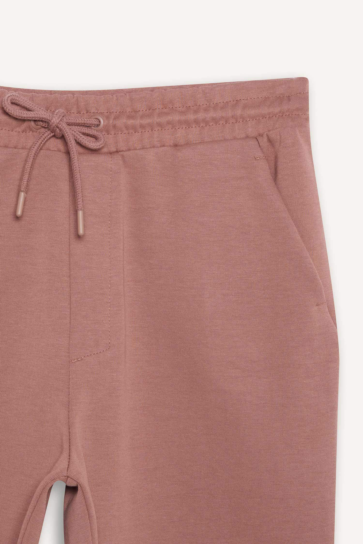 شورت بيزك سادة قصة عادية برباط