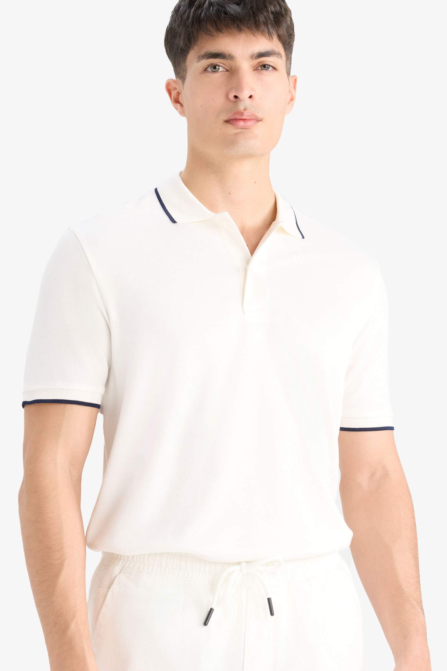 Regular Fit Polo Yaka Kısa Kollu Dokulu Beyaz Pike Tişört