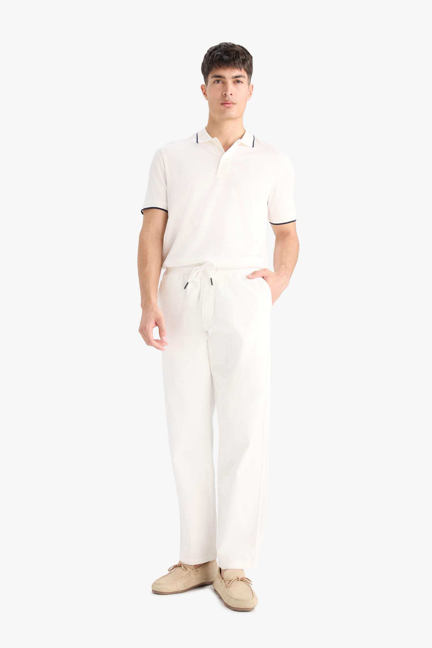 Regular Fit Polo Yaka Kısa Kollu Dokulu Beyaz Pike Tişört