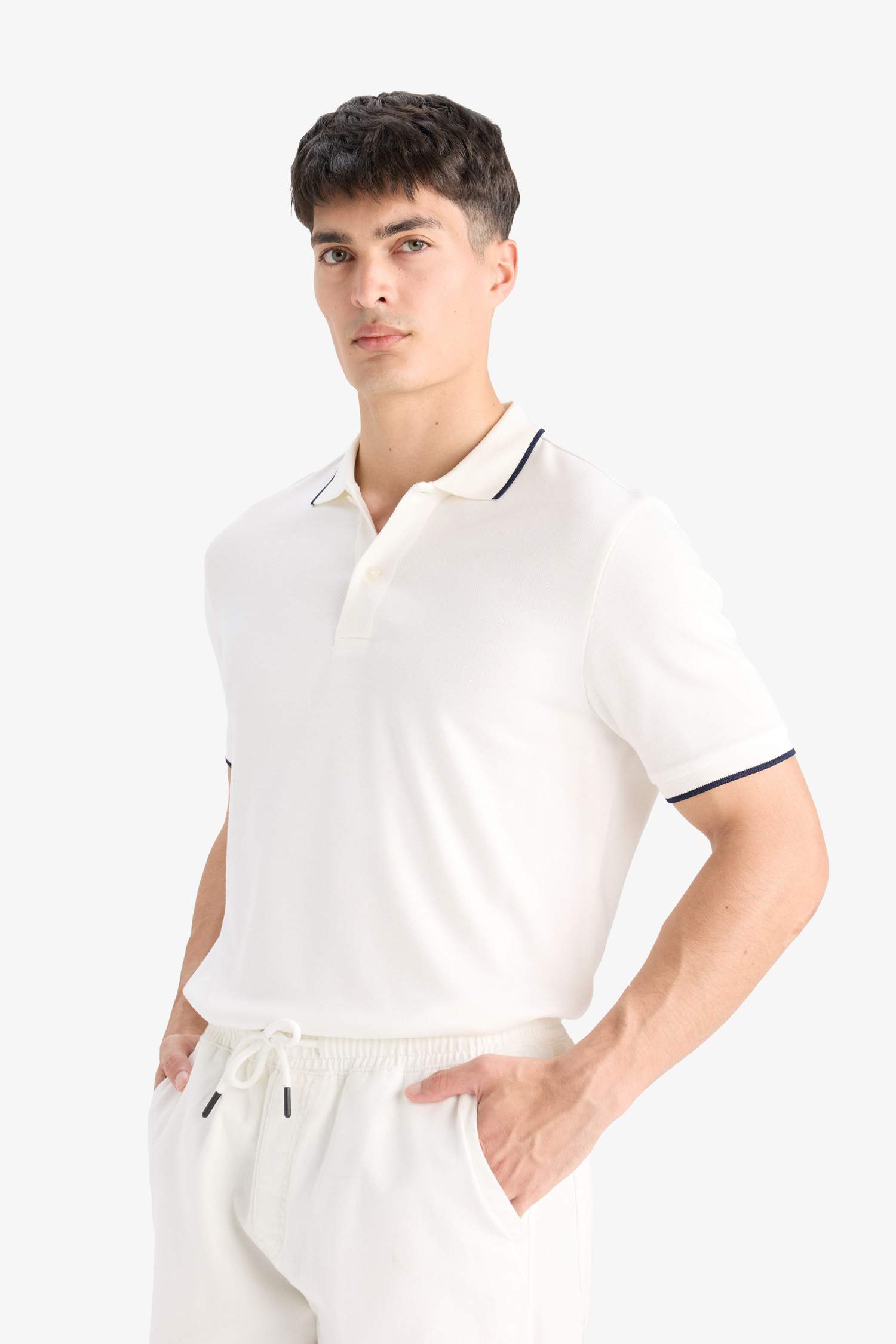 Regular Fit Polo Yaka Kısa Kollu Dokulu Beyaz Pike Tişört