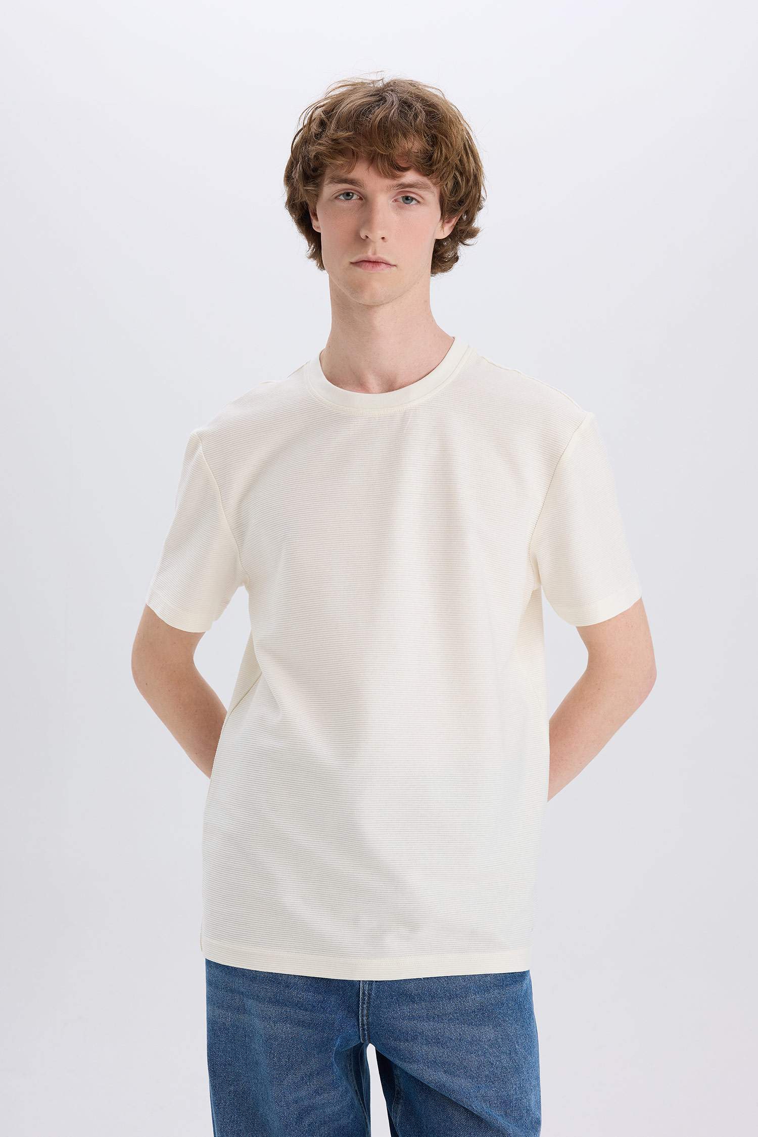 T-shirt en sergé texturé à manches courtes et col rond Coupe régulière