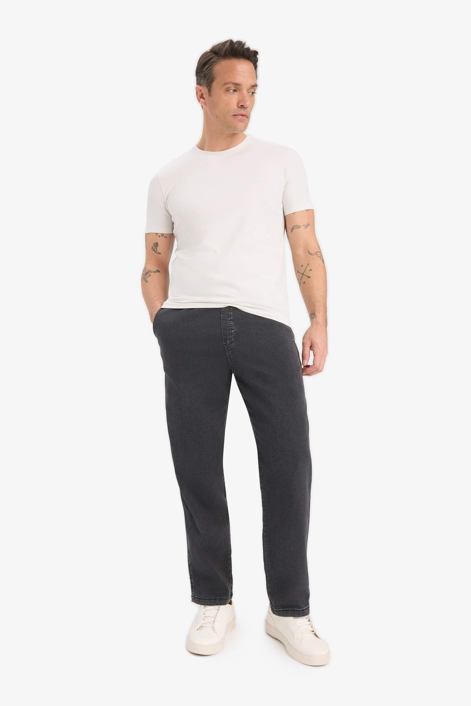 Slim Fit Dar Kesim Bisiklet Yaka Esnek Kumaş Kısa Kollu Tişört