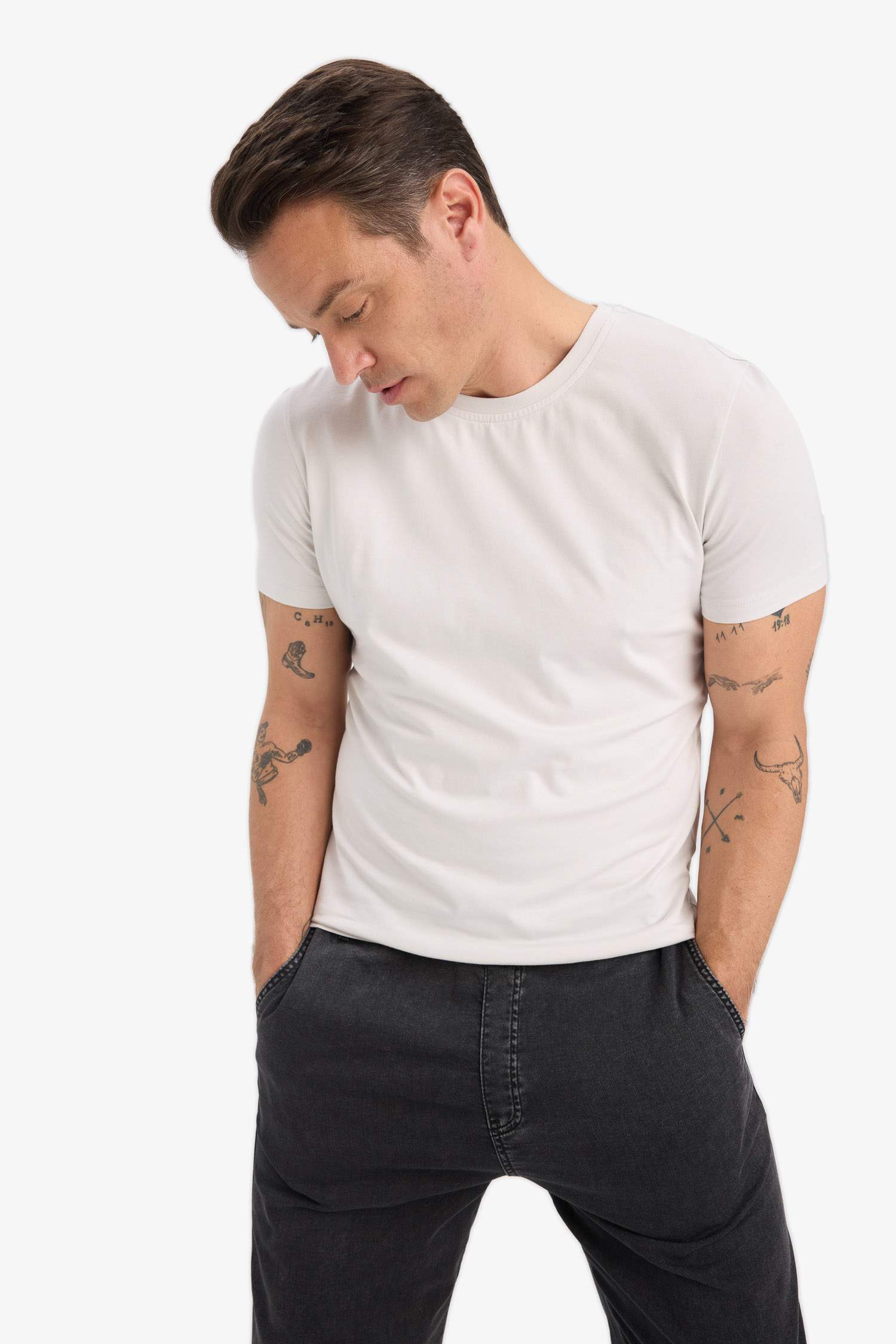 Slim Fit Dar Kesim Bisiklet Yaka Esnek Kumaş Kısa Kollu Tişört