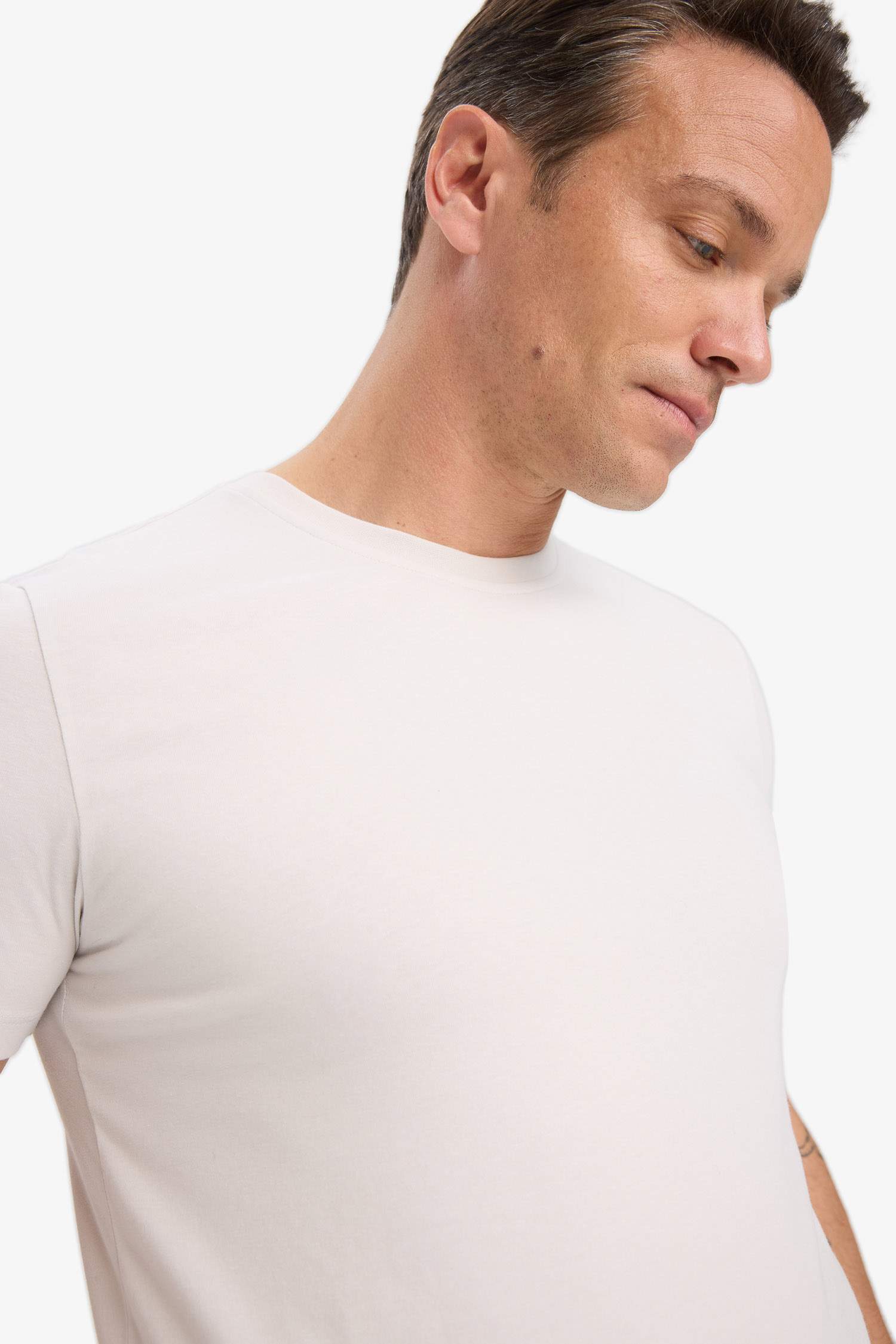 Slim Fit Dar Kesim Bisiklet Yaka Esnek Kumaş Kısa Kollu Tişört