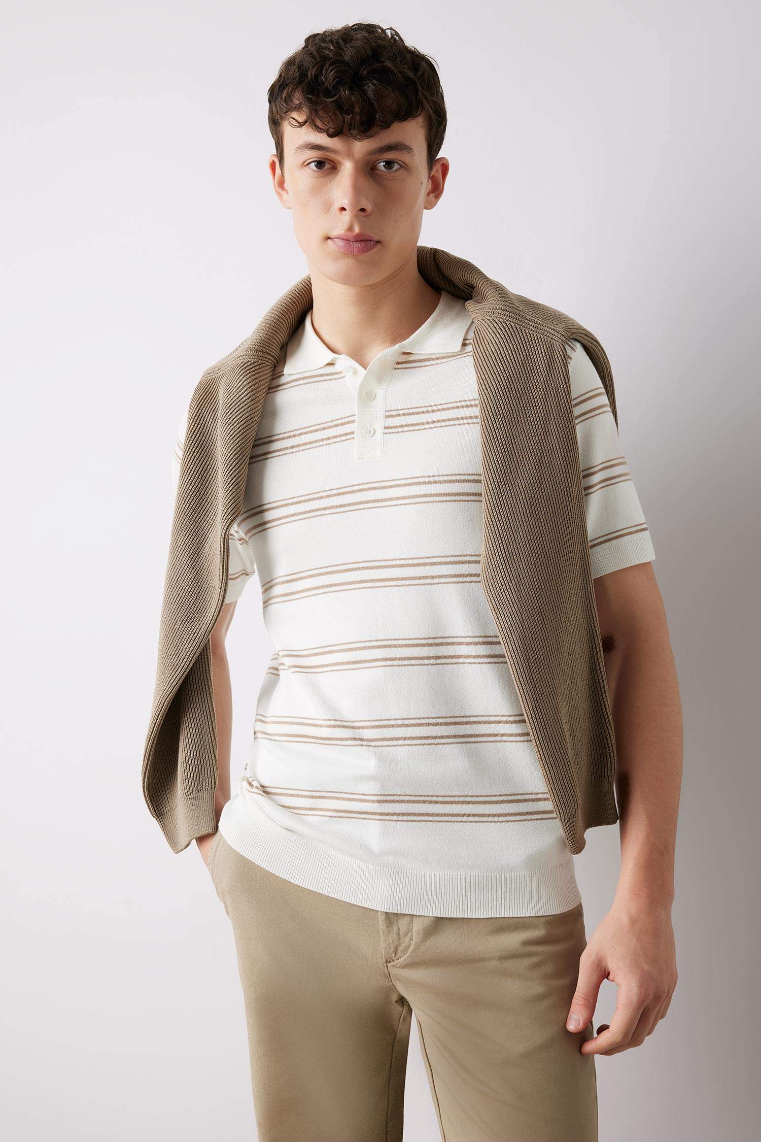 تيشيرت بولو تريكو نص ردن قصة عادية