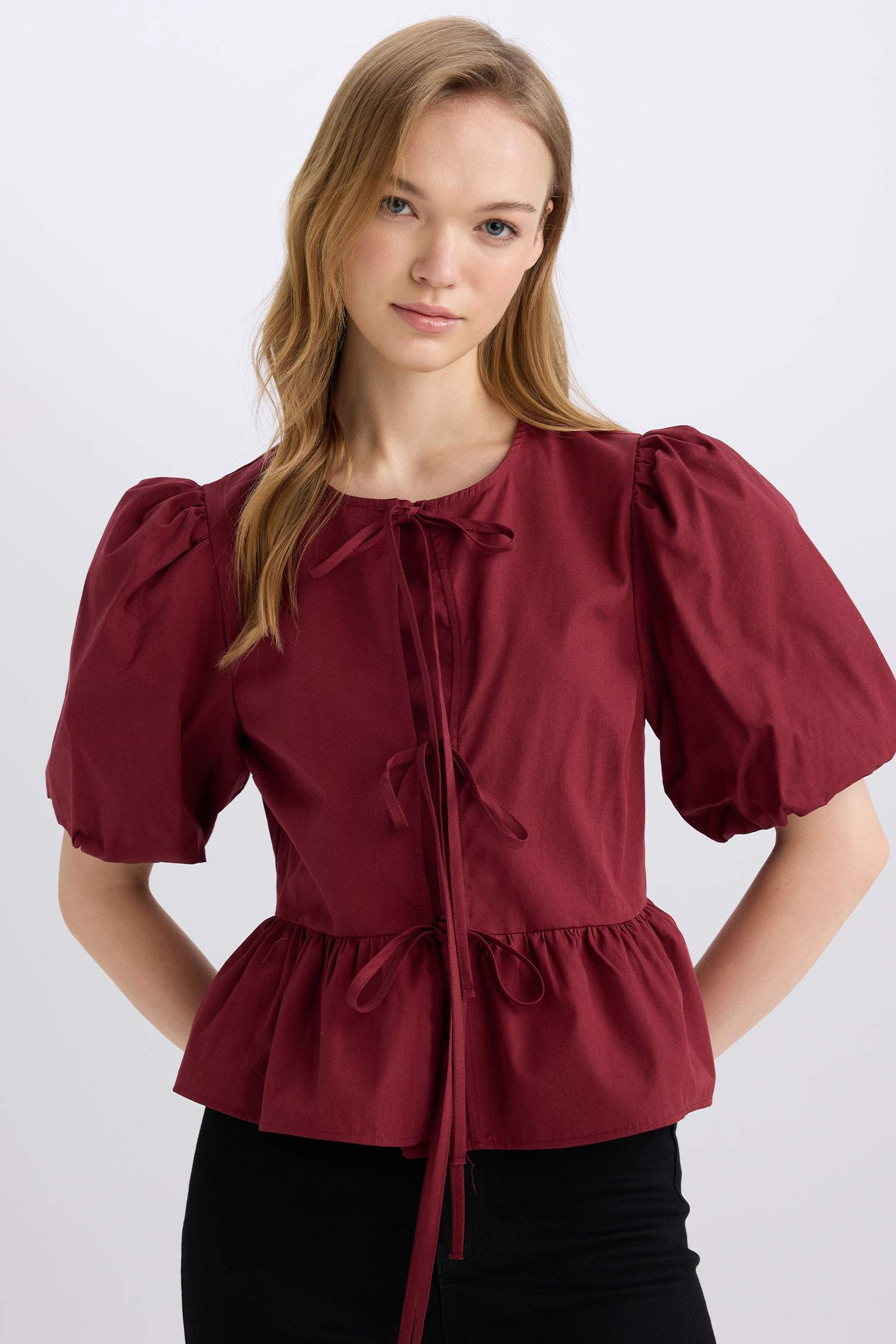 Regular Fit Yuvarlak Yaka Önden Bağlamalı Poplin Kısa Kollu Bluz