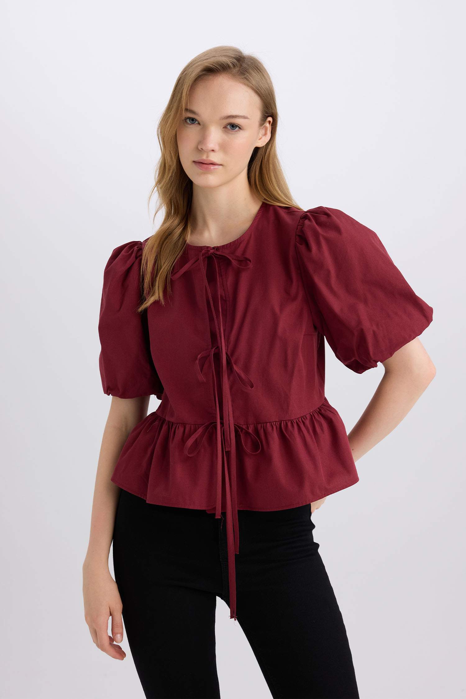 Regular Fit Yuvarlak Yaka Önden Bağlamalı Poplin Kısa Kollu Bluz