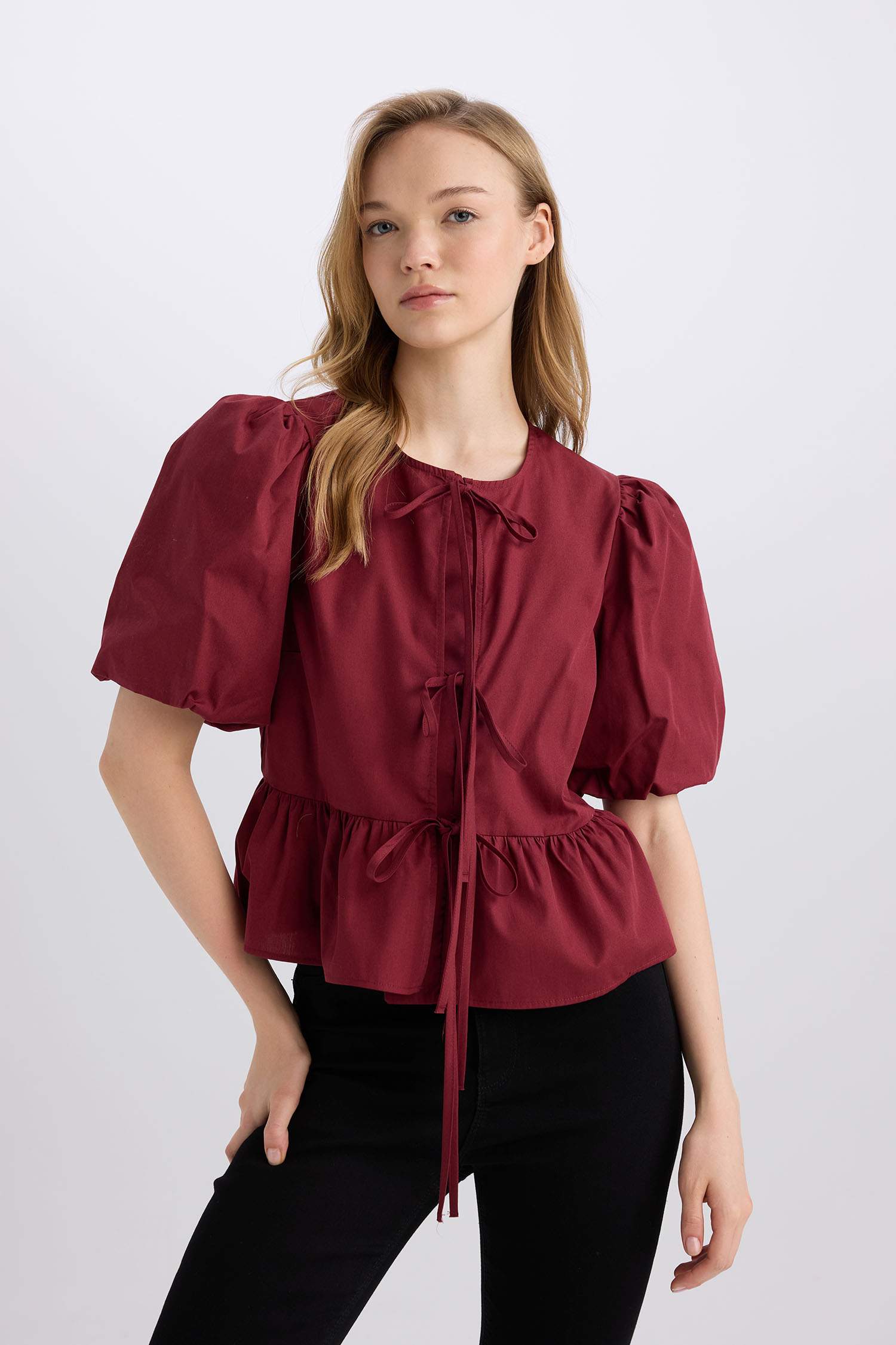 Regular Fit Yuvarlak Yaka Önden Bağlamalı Poplin Kısa Kollu Bluz