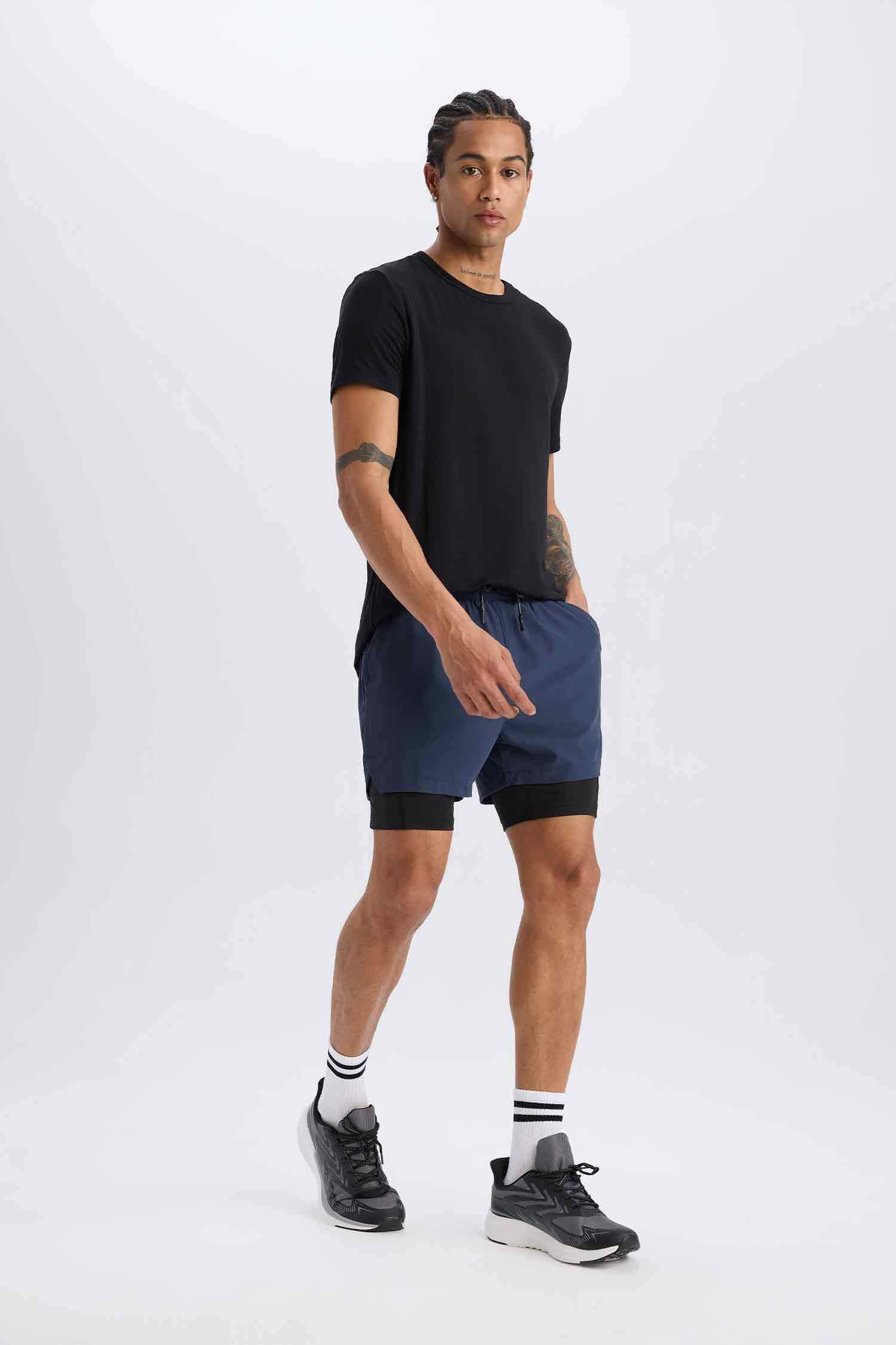 Slim Fit Dar Kesim Sporcu Taytlı Şort