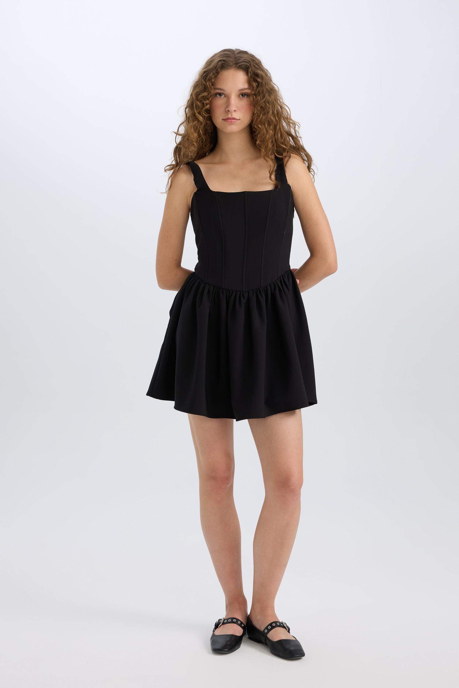 Kare Yaka Askılı Mini Elbise