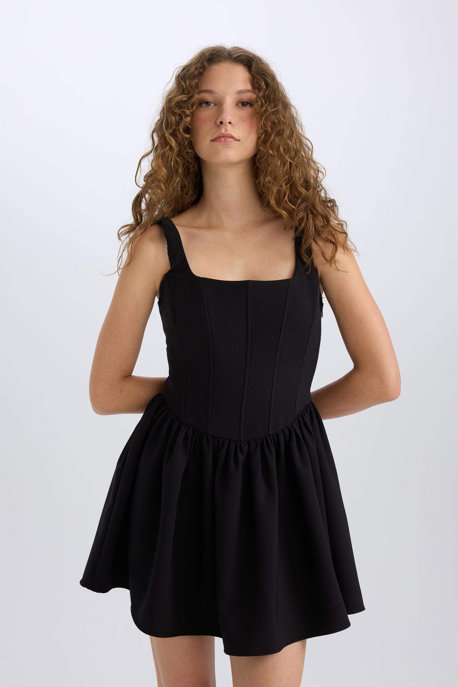 Kare Yaka Askılı Mini Elbise