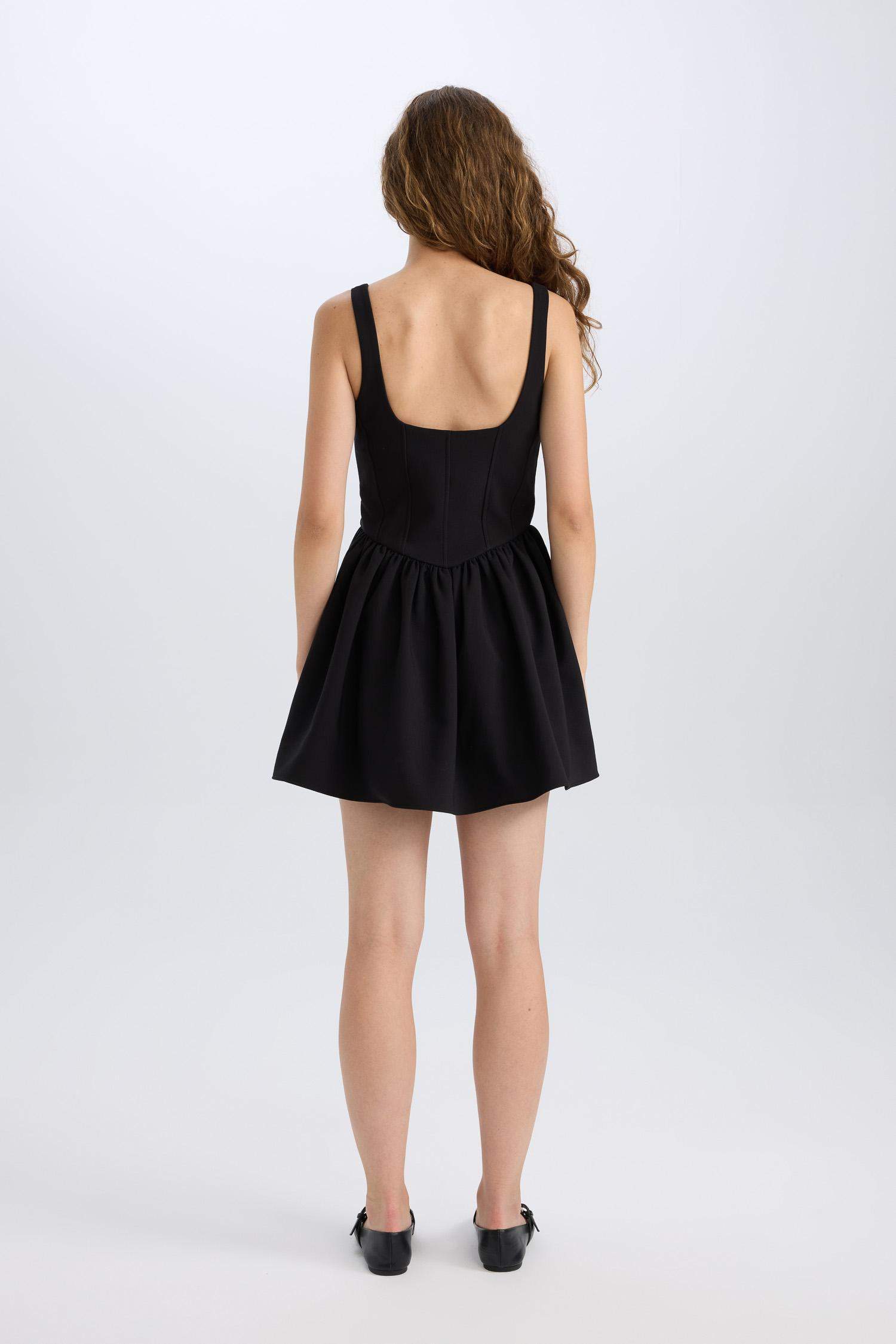 Kare Yaka Askılı Mini Elbise