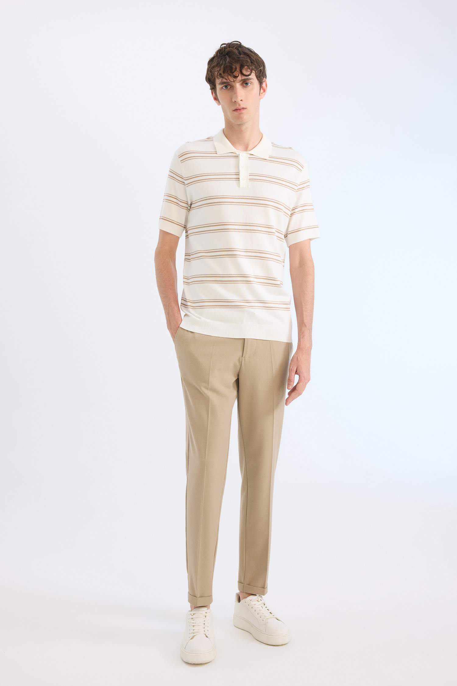 Standart Fit Polo Yaka Kısa Kollu Yumuşak Tuşeli Çizgili Triko Tişört