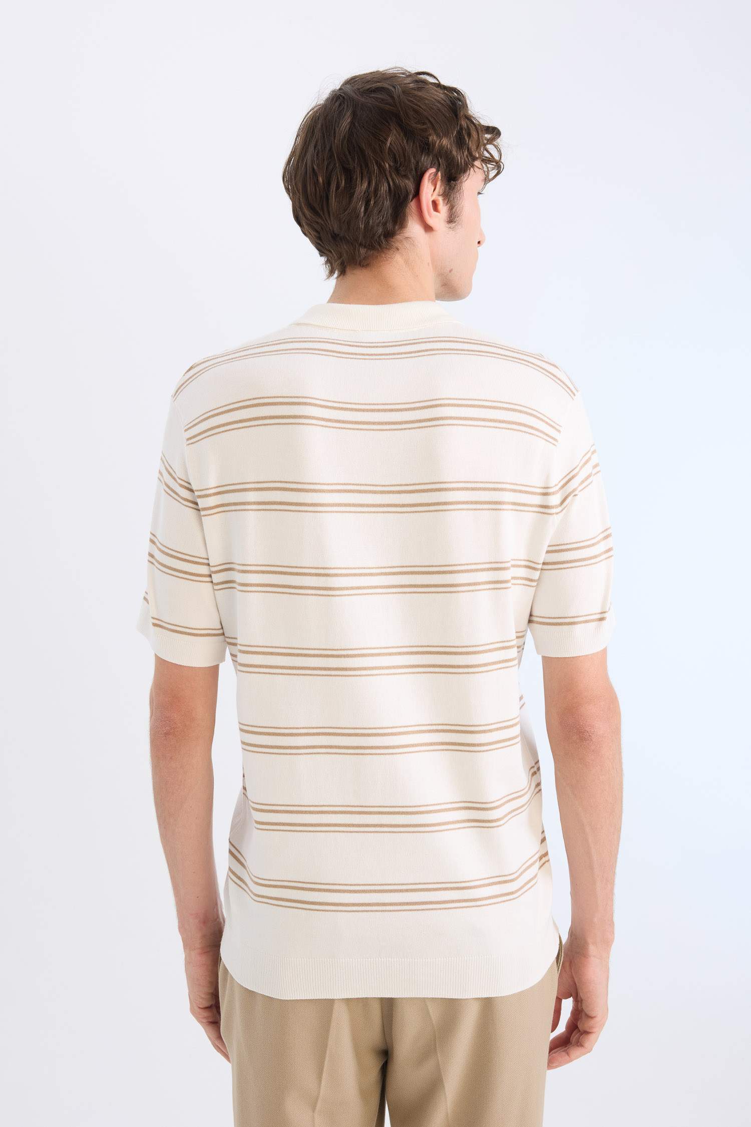 Standart Fit Polo Yaka Kısa Kollu Yumuşak Tuşeli Çizgili Triko Tişört