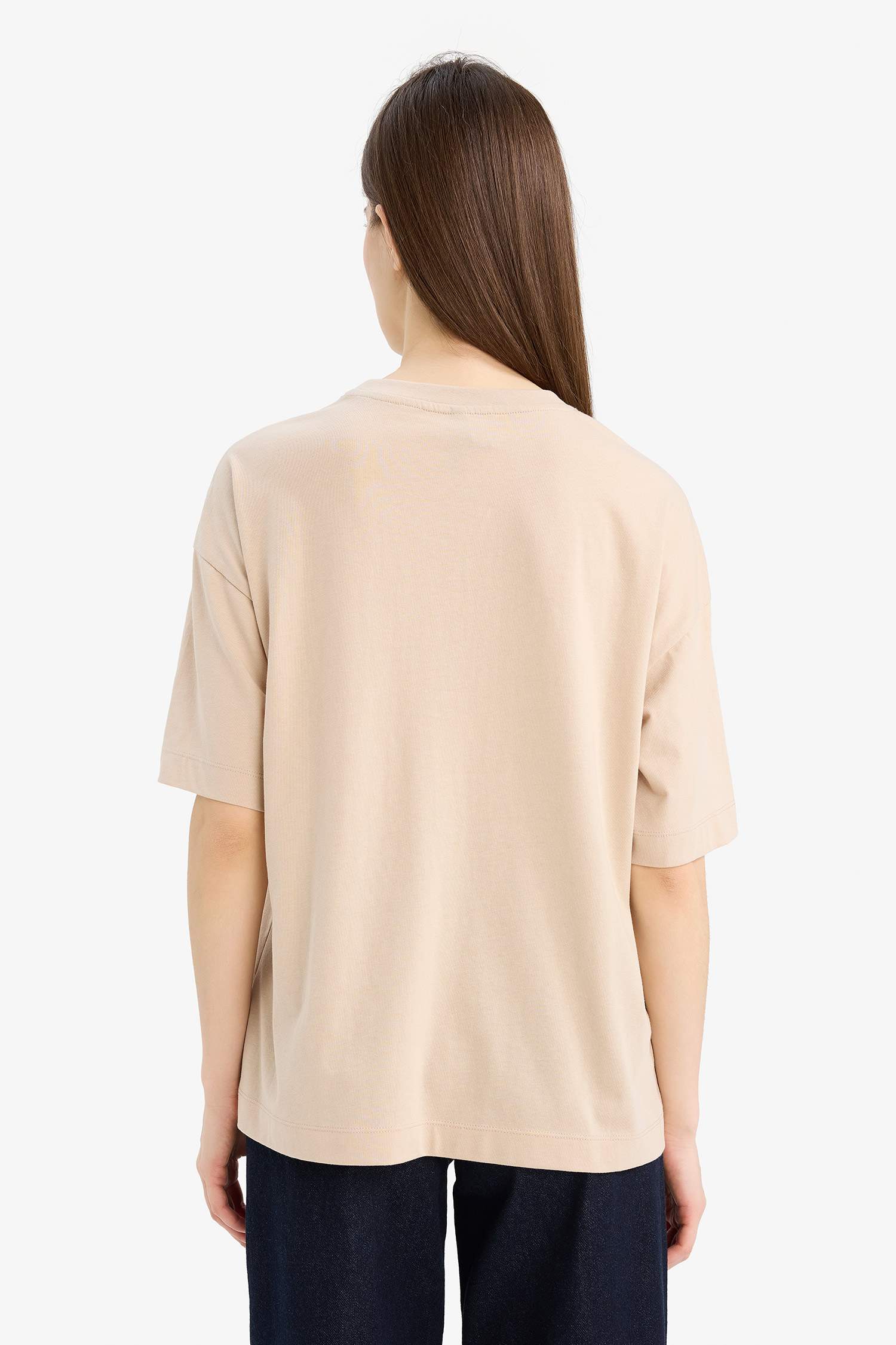 تيشيرت نص ردن اوفر سايز بياخة مستديرة بطبعة شعار