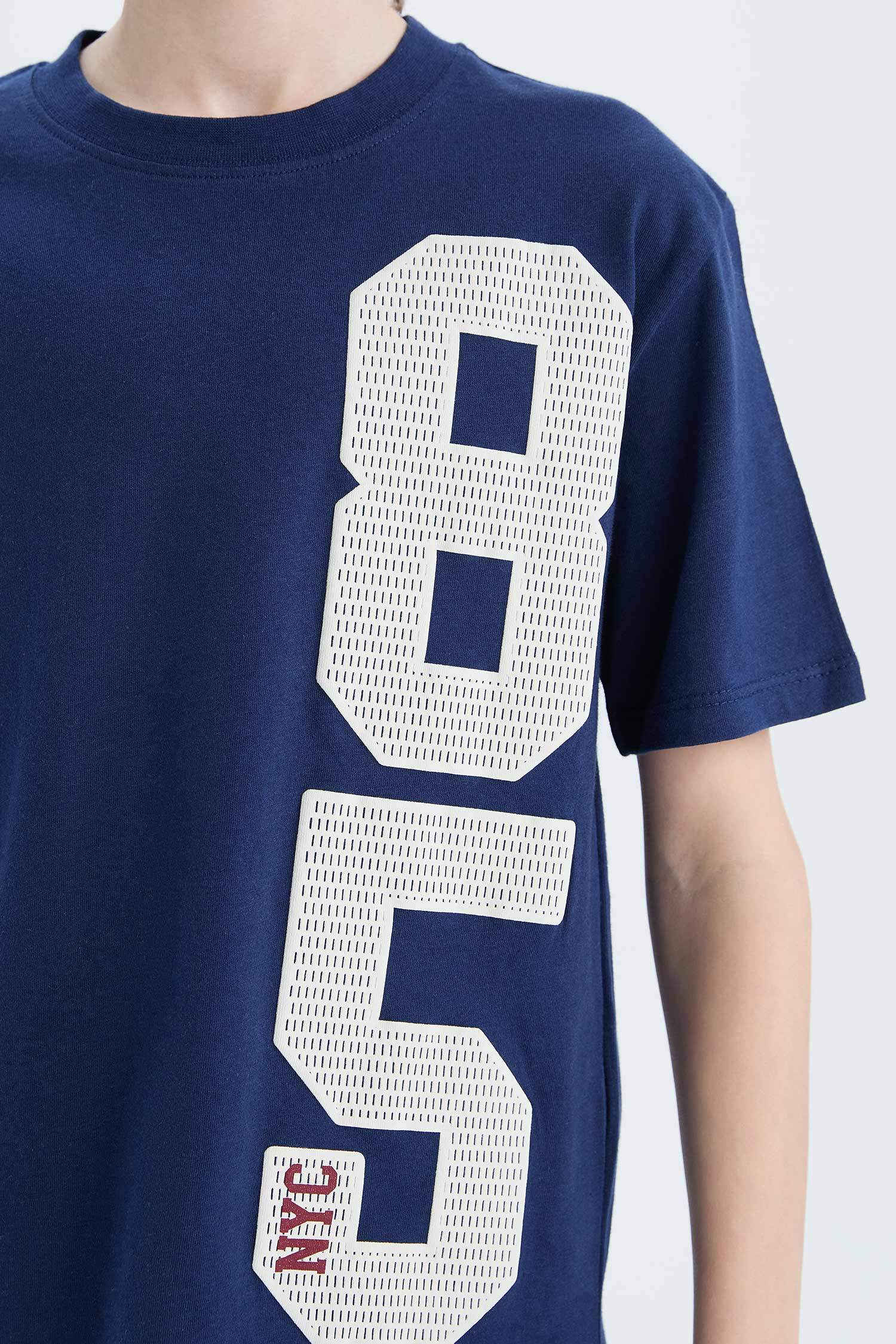 Комплект: Футболка с круглым вырезом и принтом, спортивные штаны на резинке для мальчиков: