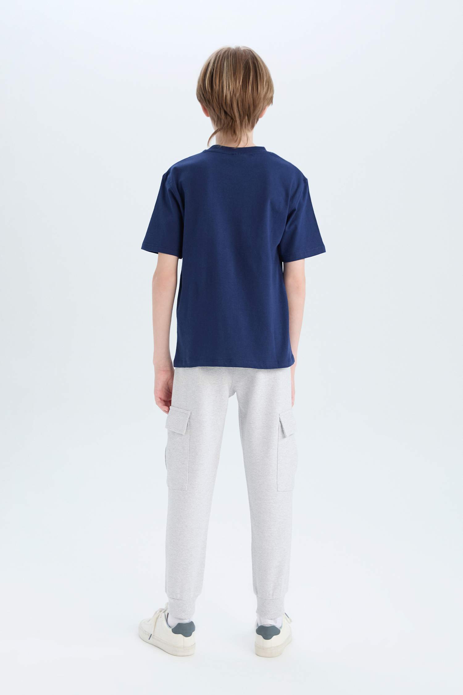 Комплект: Футболка с круглым вырезом и принтом, спортивные штаны на резинке для мальчиков: