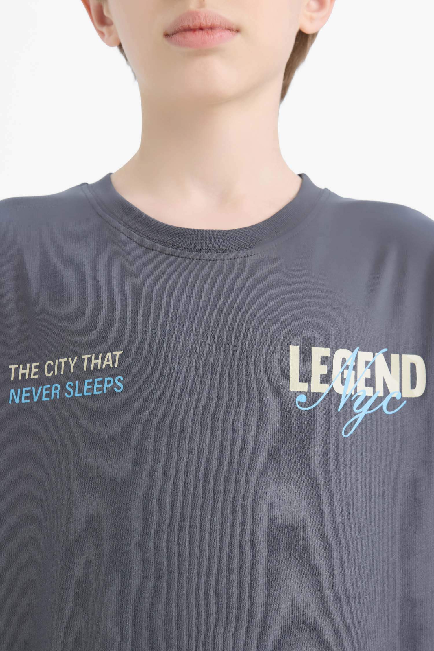 Erkek Çocuk Bisiklet Yaka Sırt Baskılı Kısa Kollu Tişört