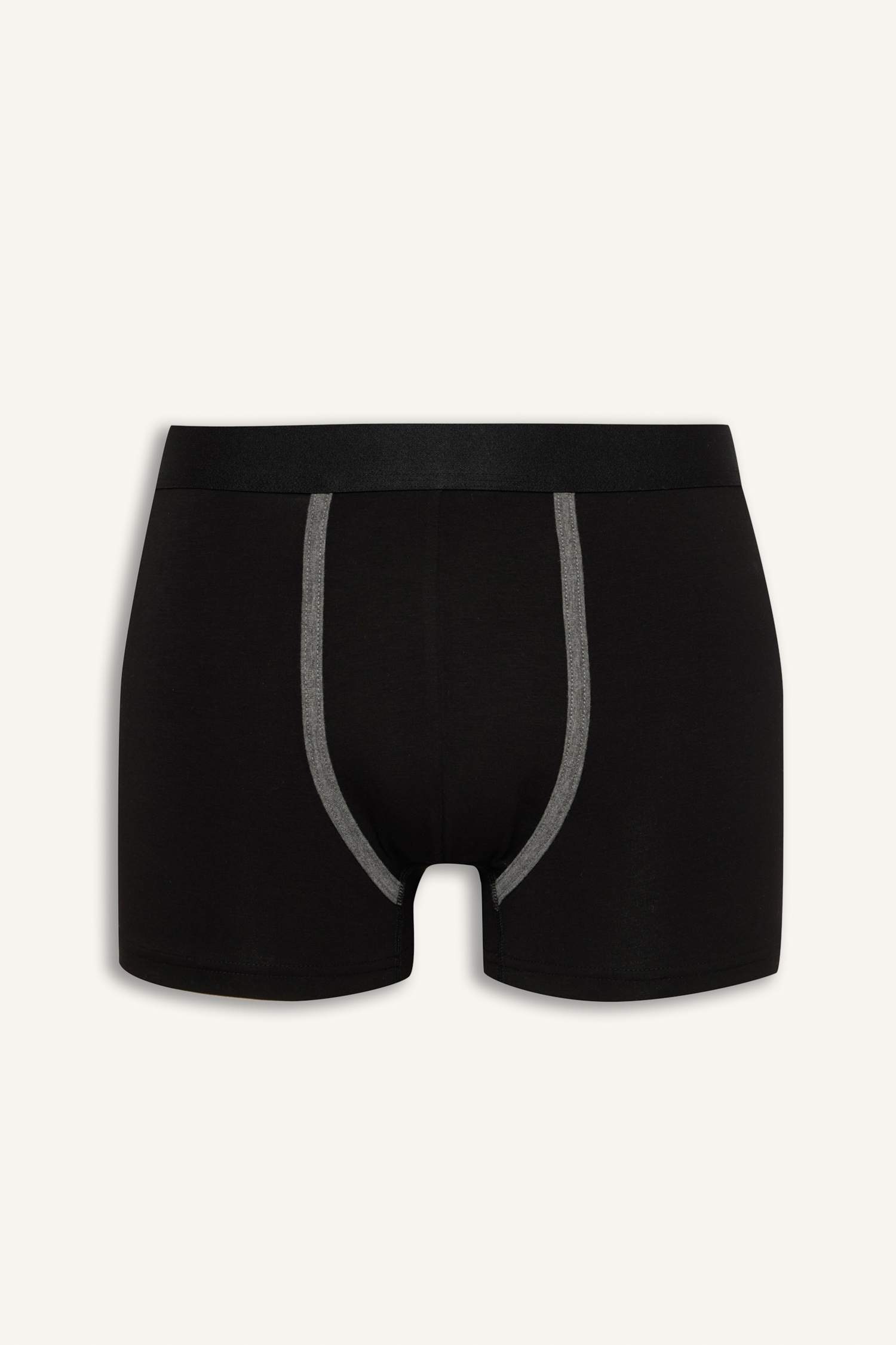 بوكسر قصة عادية