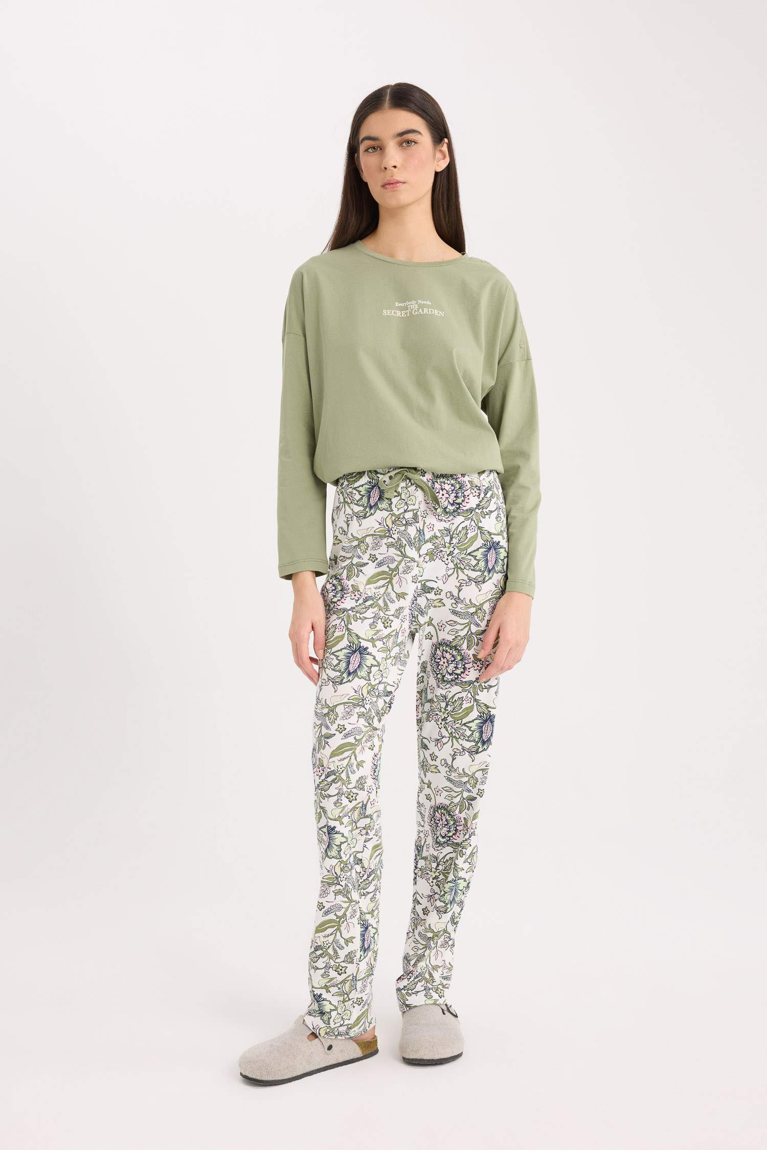 Pijama Takımı Regular Fit Uzun Kollu Baskılı Üst Desenli Uzun Alt-Fall in Love 