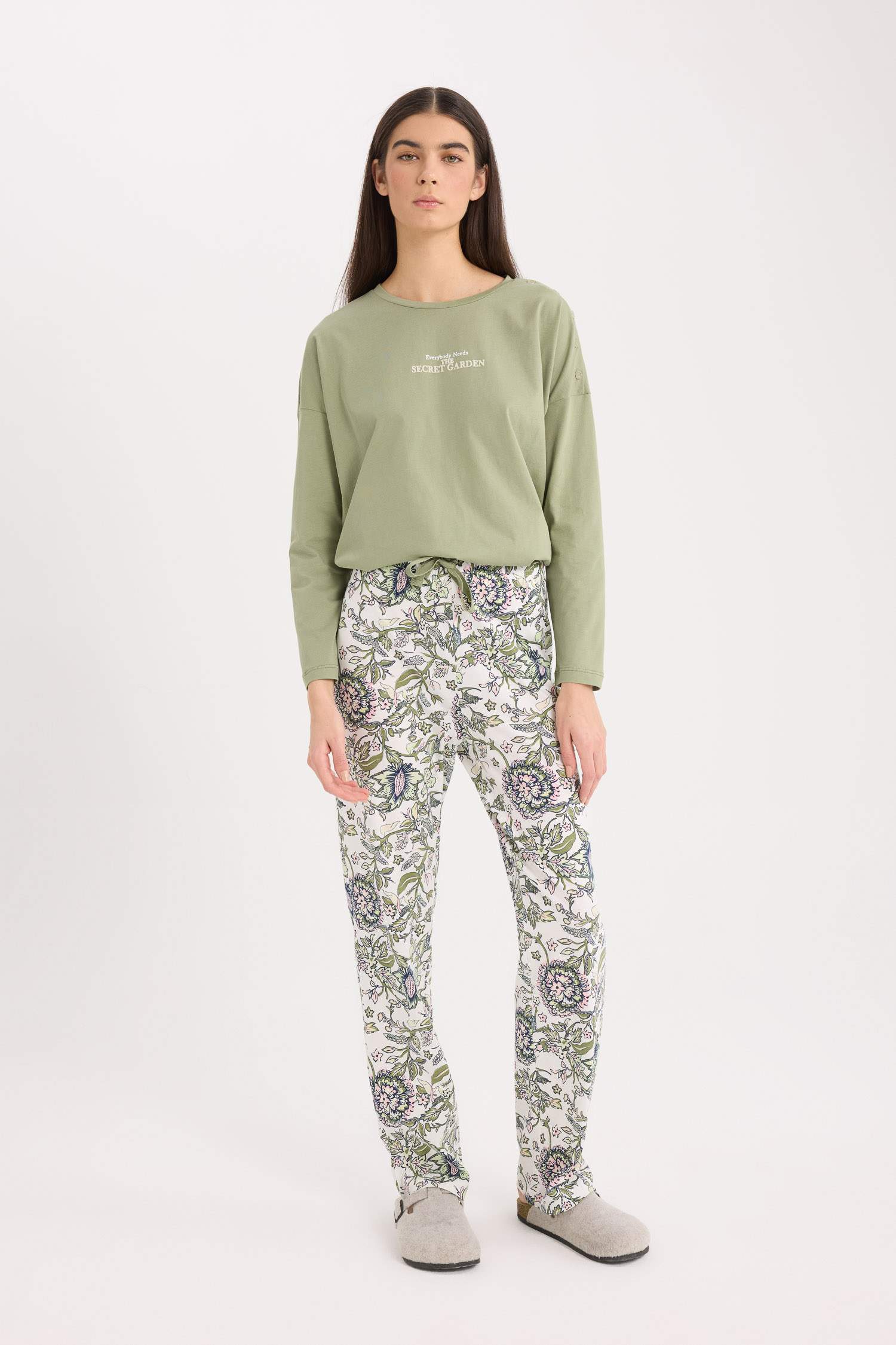 Pijama Takımı Regular Fit Uzun Kollu Baskılı Üst Desenli Uzun Alt-Fall in Love 