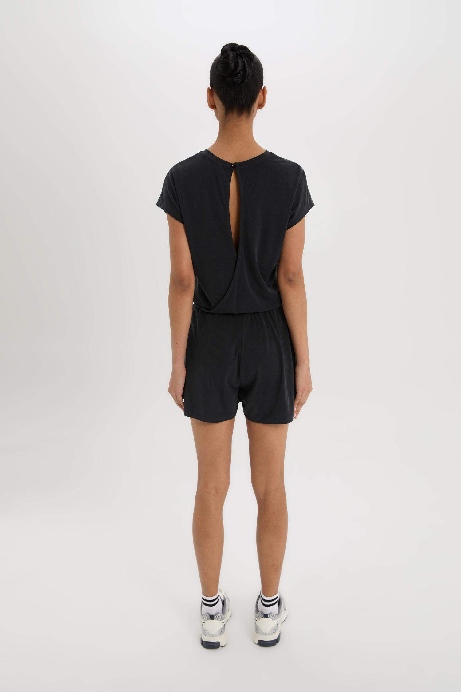 DeFactoFit Standart Fit Bisiklet Yaka Basic Düz Cepli Modal Kısa Tulum