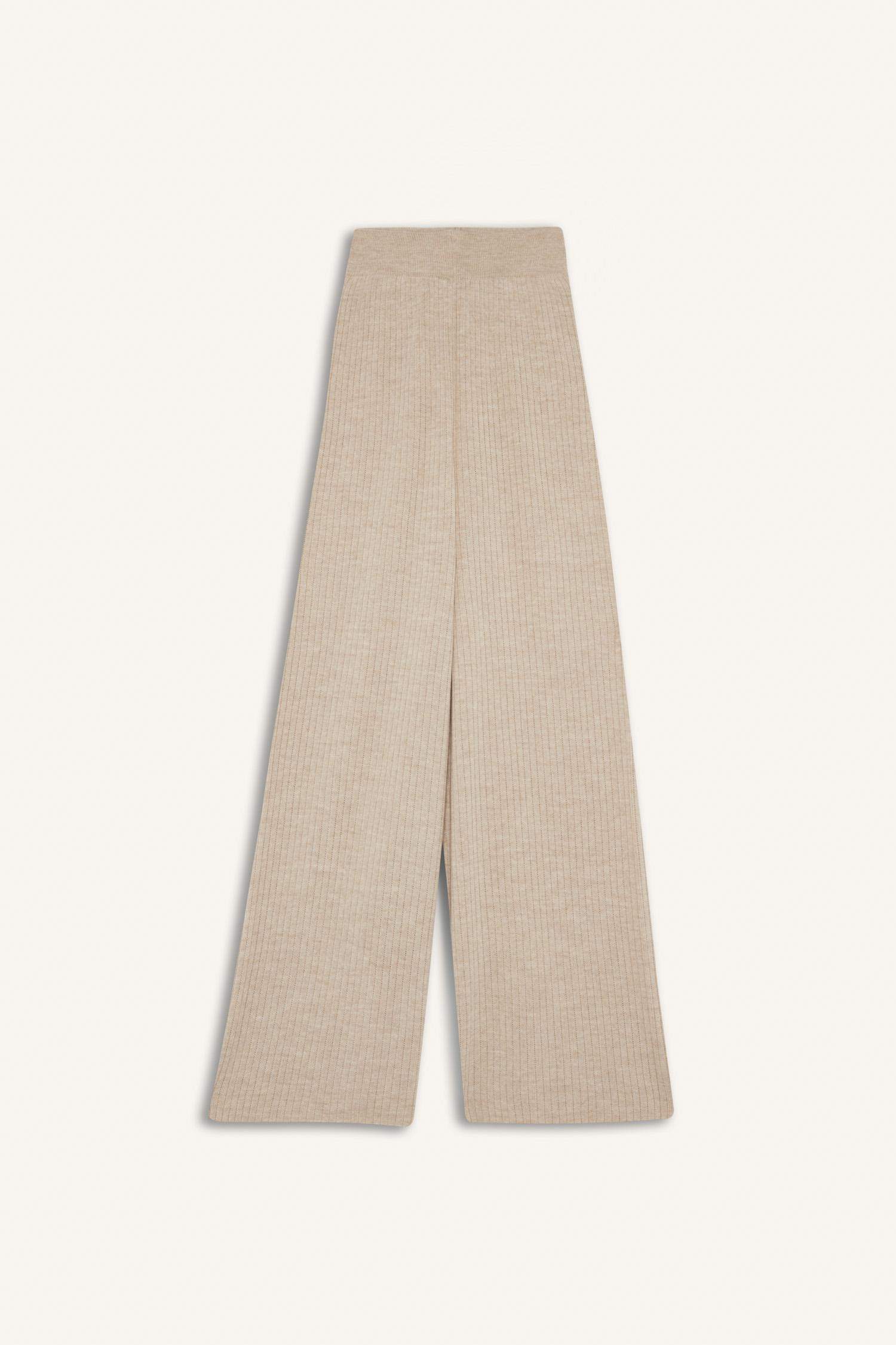 بنطرون سادة تريكو قصة مريحة