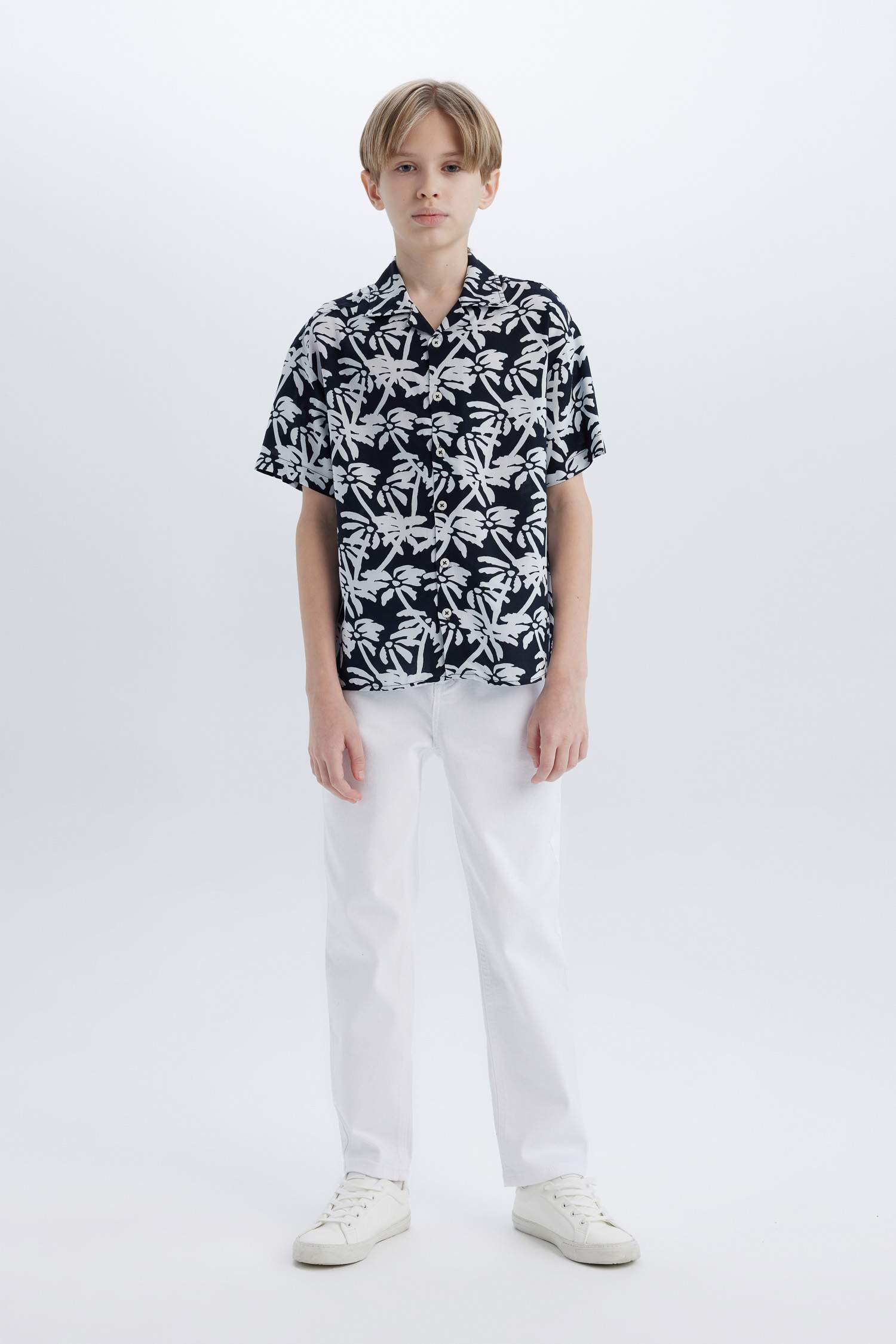 Erkek Çocuk Oversize Geniş Kalıp Polo Yaka Desenli Kısa Kollu Gömlek