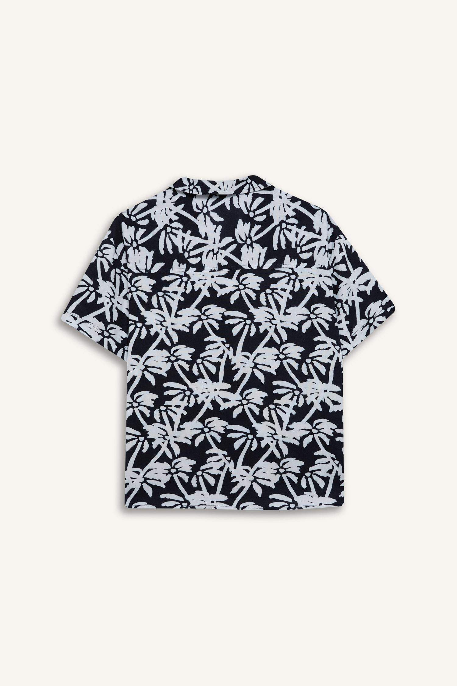 Erkek Çocuk Oversize Geniş Kalıp Polo Yaka Desenli Kısa Kollu Gömlek