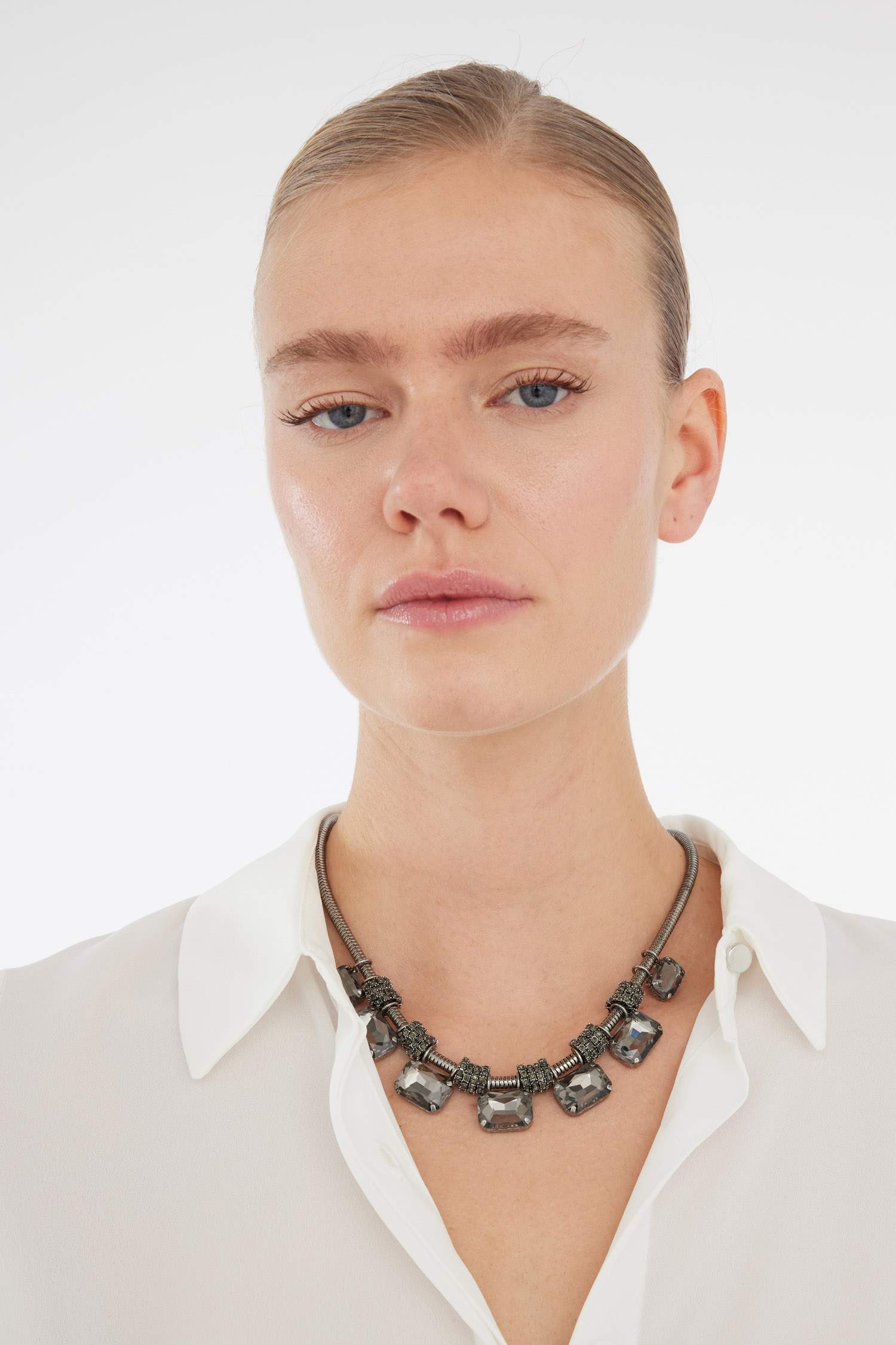 قلادة نسائي فضي