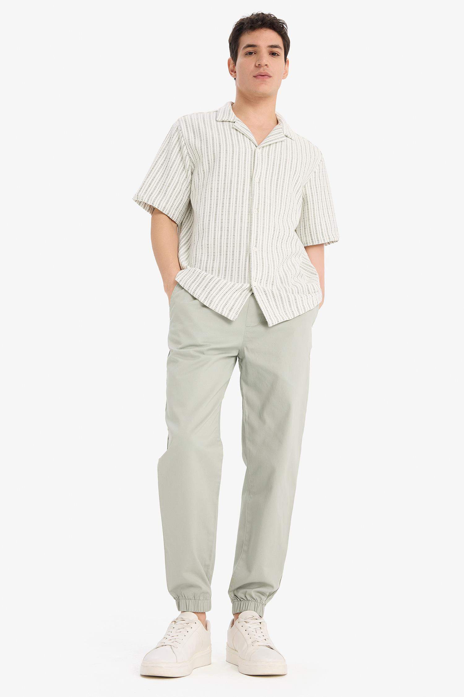 قميص نص كم قصة مريحة بياقة عالية