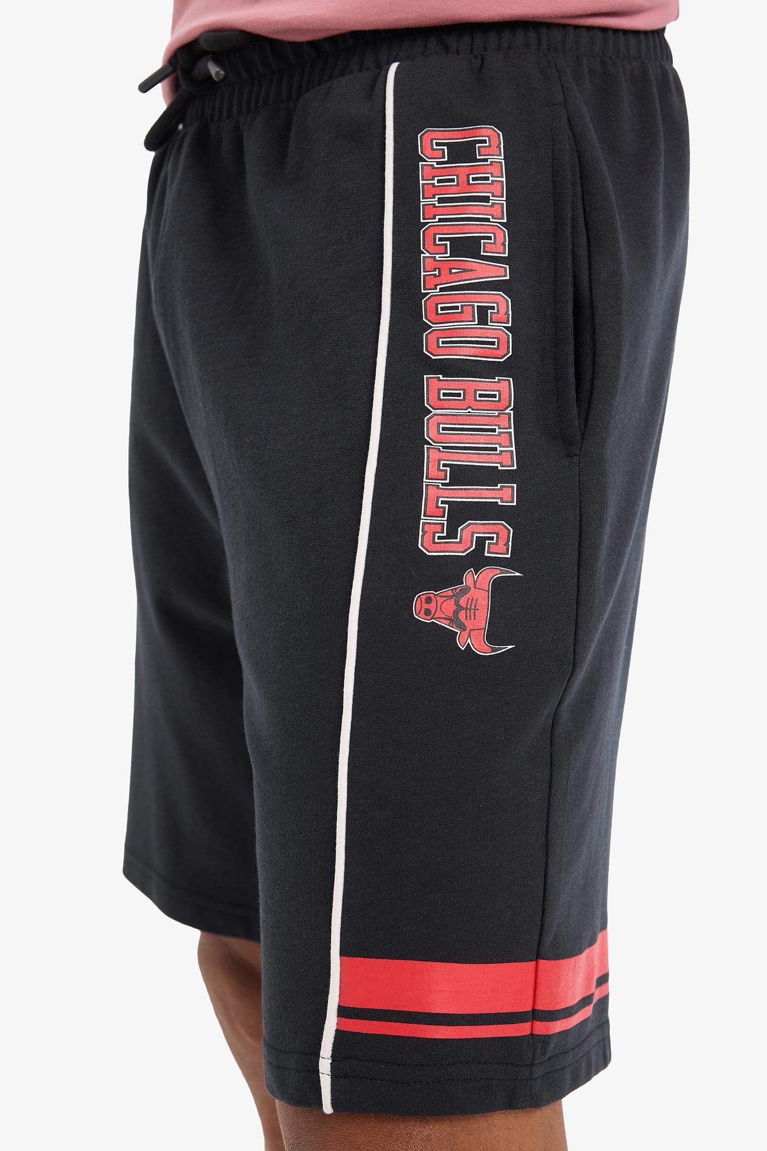 DeFactoFit NBA Chicago Bulls Standart Fit Kısa Paça Şort