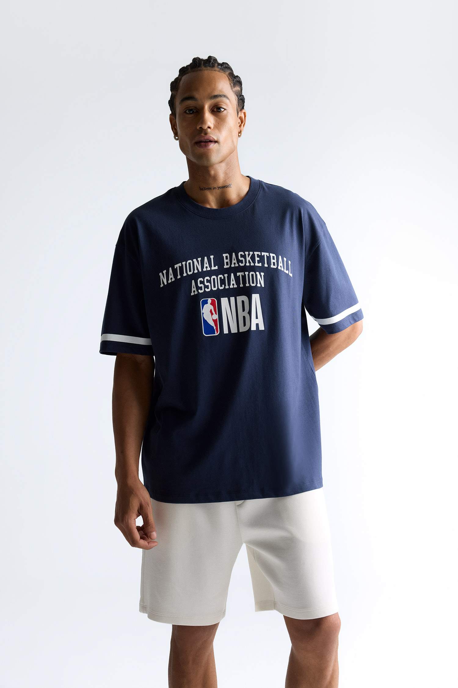 %100 Pamuk NBA Wordmark Oversize Geniş Kalıp Bisiklet Yaka Kısa Kollu Tişört